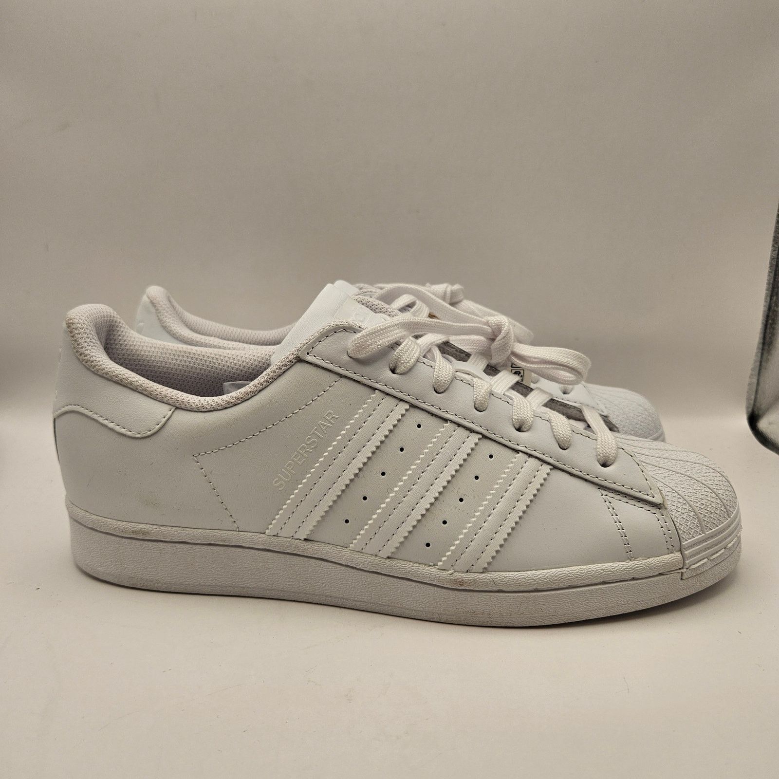 Adidas ADIDAS ORIGINALS WOMEN'S 9 SUPERSTAR TRIPLEWHITE NWOB FV3285 Size US 9 / IT 39 - 5 Thumbnail