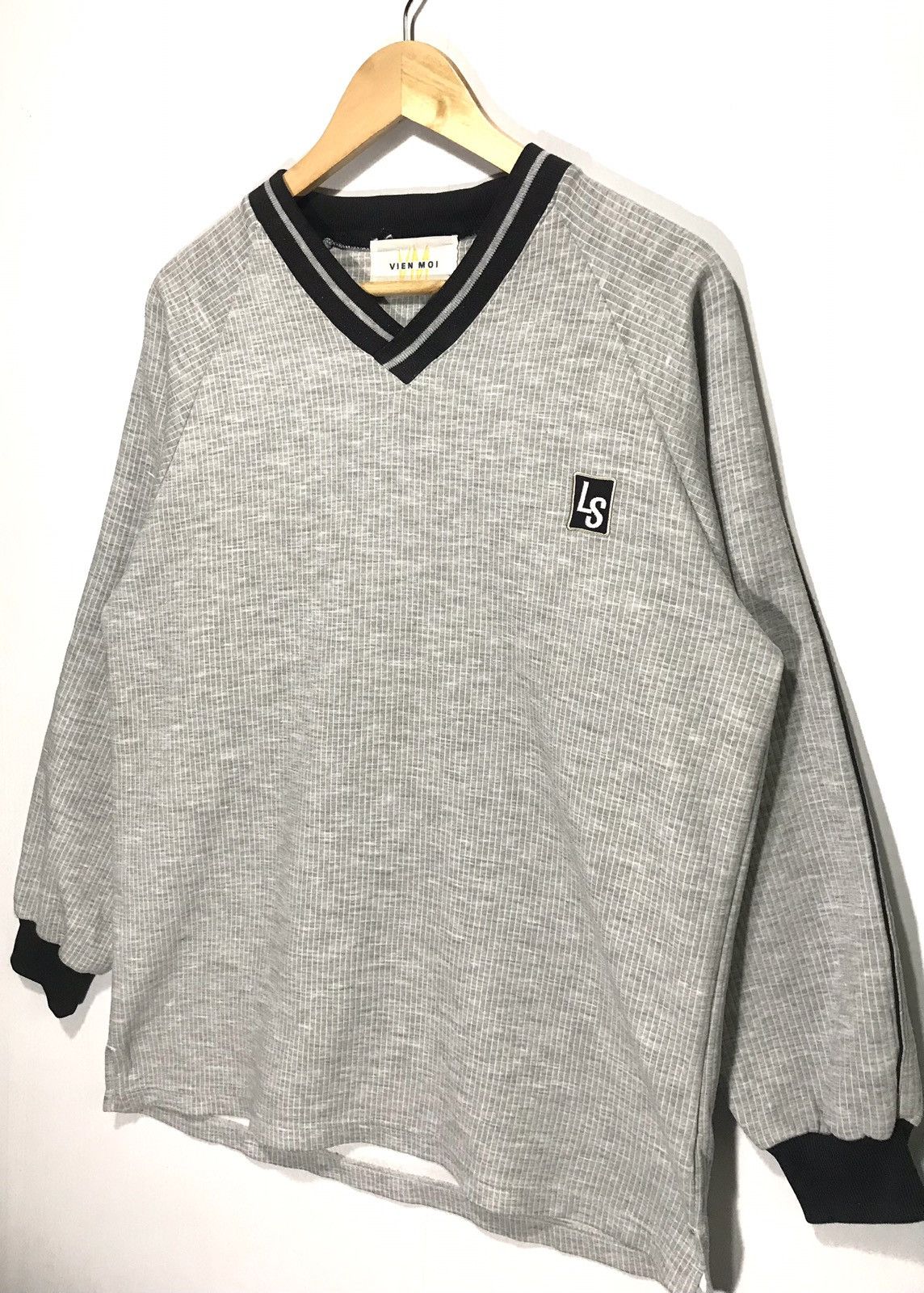 Japanese Brand × Vintage Vintage LS Vien Moi V-Neck Longsleeve Sweatshirt Size US L / EU 52-54 / 3 - 3 Thumbnail