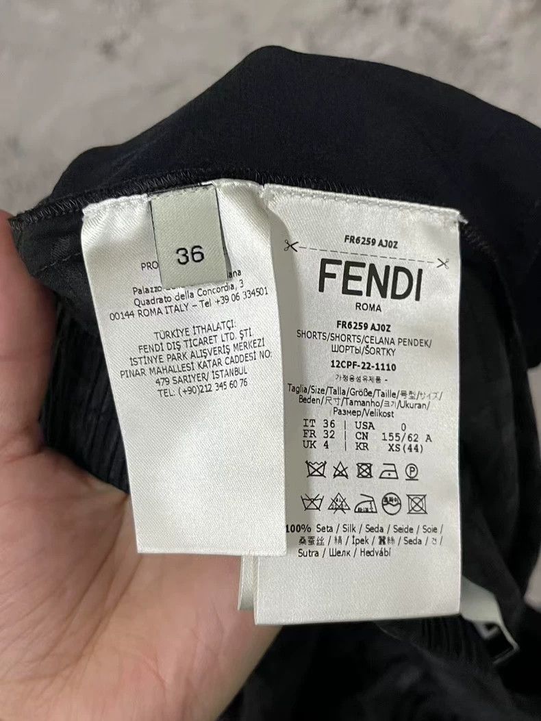 Fendi Fendi Black Logo Embossed Shorts Size US 36 / EU 52 - 5 Thumbnail