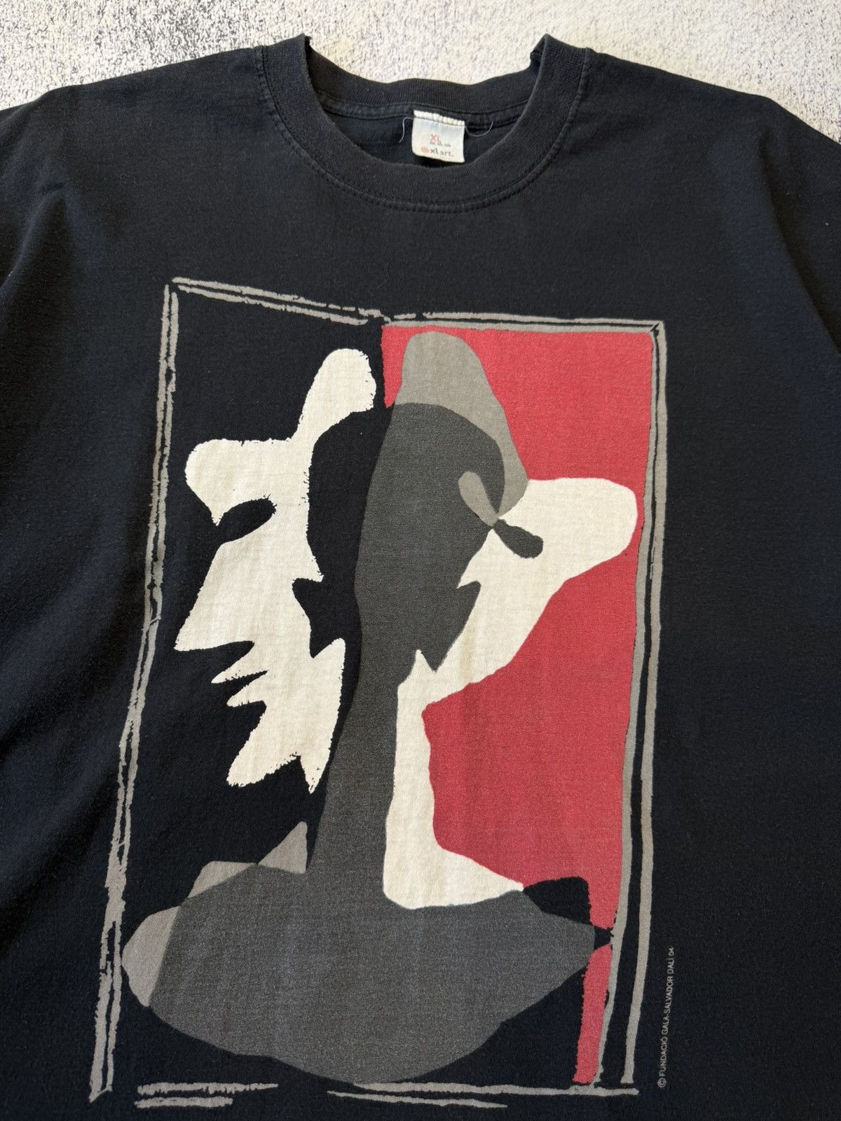 Vintage Vintage 2000s Salvador Dali Expression Face Museum Tshirt Size US XL / EU 56 / 4 - 7 Thumbnail