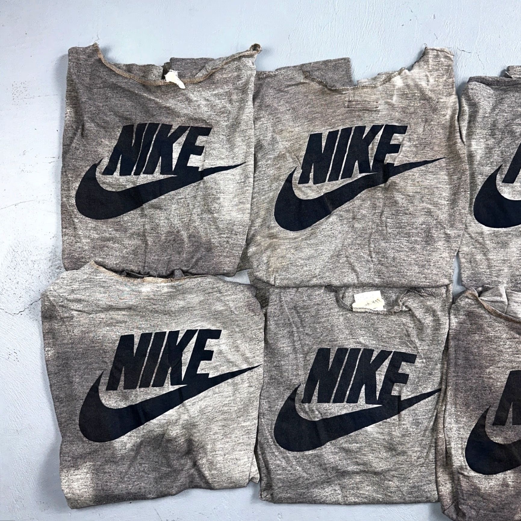 Nike Nike T Shirt Men Gray Short Sleeve Crew Neck VTG 70s 80s 90s Vintage Solid Swoosh Front Printed Size US L / EU 52-54 / 3 - 2 Thumbnail