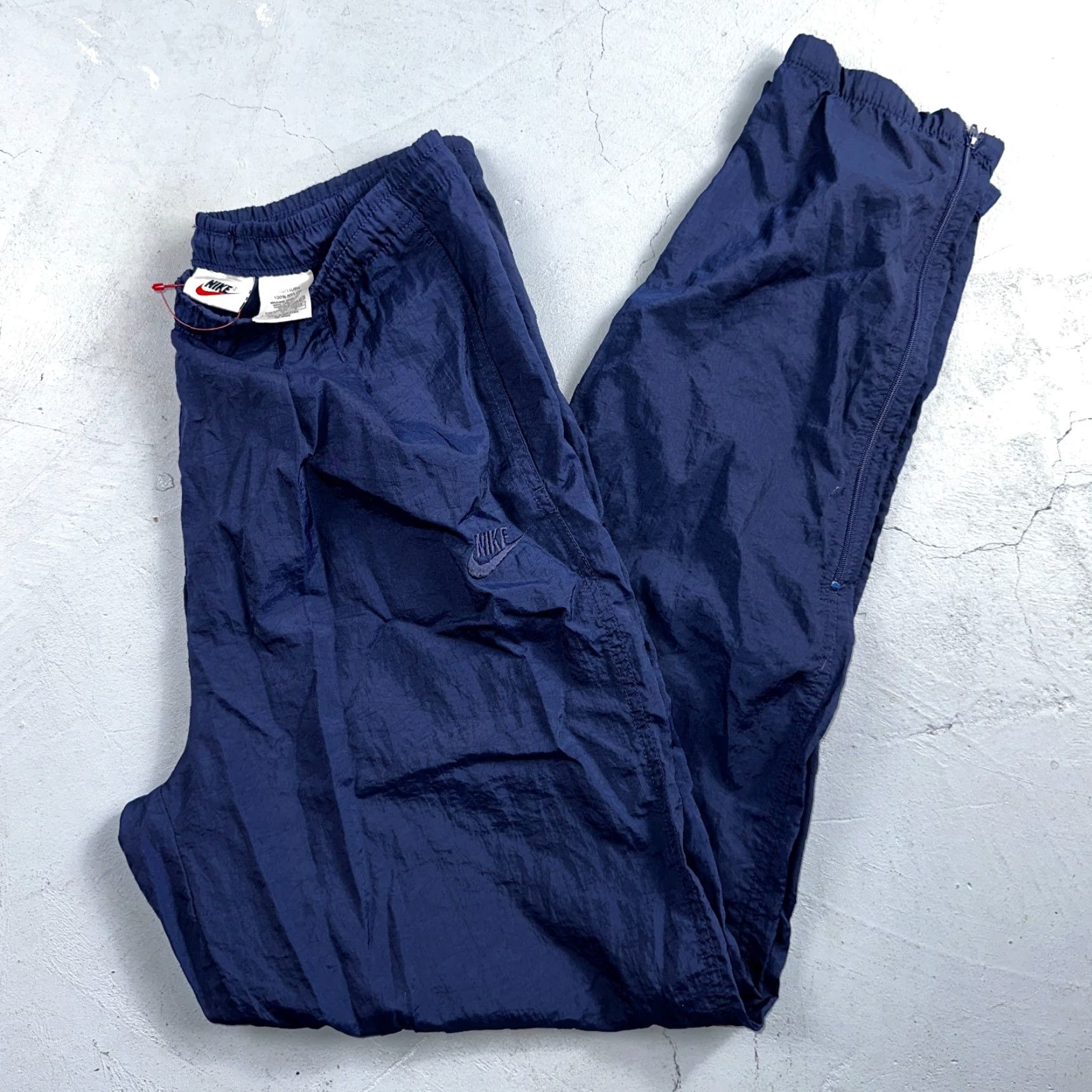 Nike VINTAGE Nike 90s Windbreaker Track Pants Navy S Mens Zip Nylon Unlined Size US 29 - 2 Thumbnail