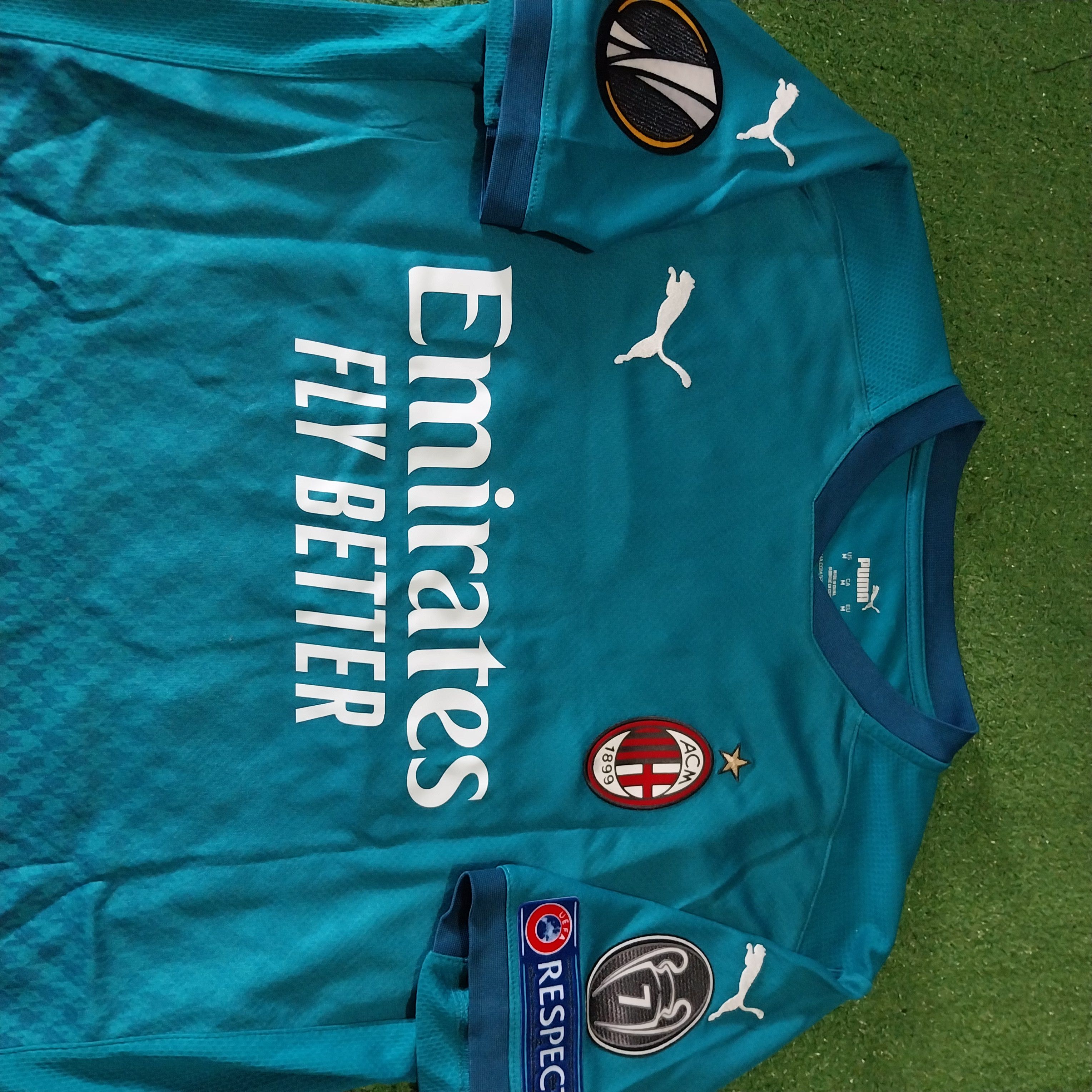 Puma Ac milan 3rd 2020/2021 Theo hernandez jersey football Size US M / EU 48-50 / 2 - 3 Thumbnail