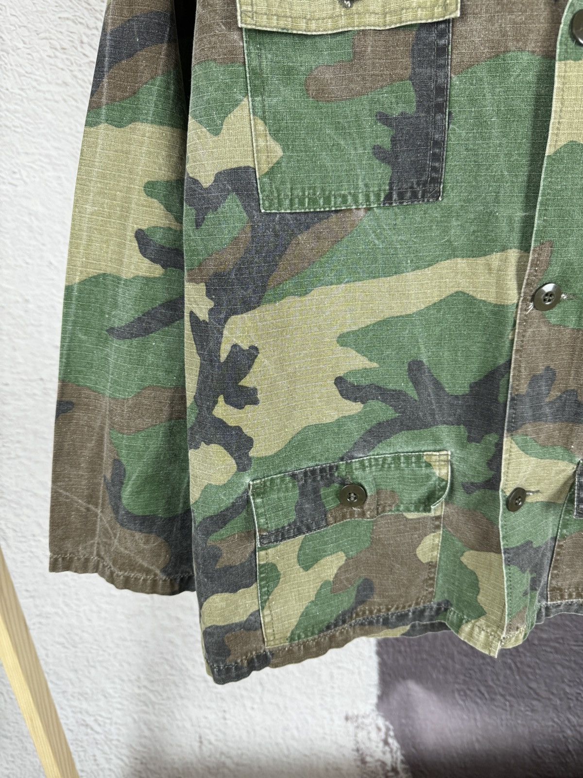 Vintage Military vintage 80s woodland us army camouflage shirt Size US S / EU 44-46 / 1 - 4 Thumbnail