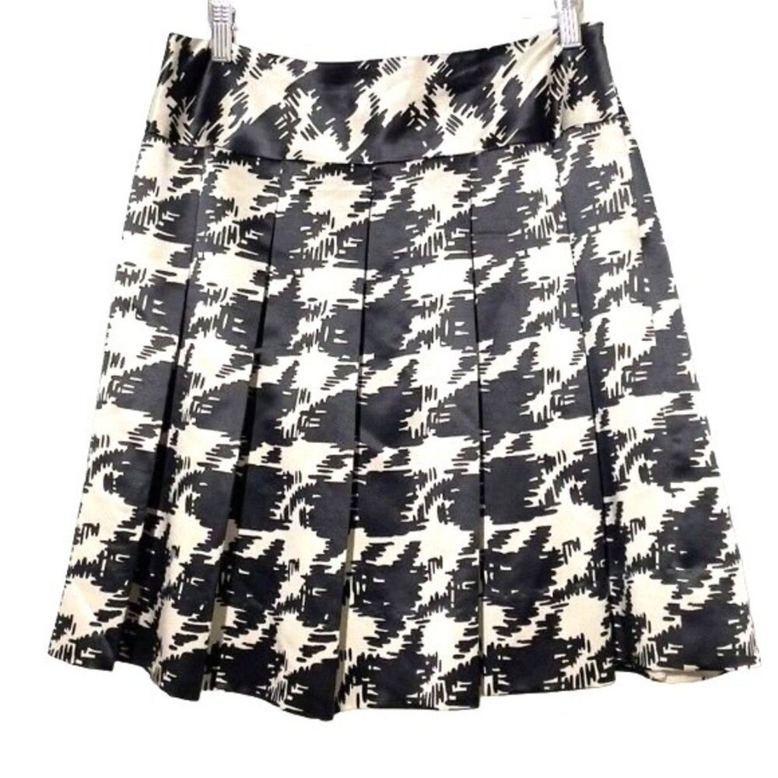 Trina Turk Trina Turk Skirt Silk/Wool Classic Houndstooth Black Ivory 4 Size 27" / US 4 / IT 40 - 1 Thumbnail