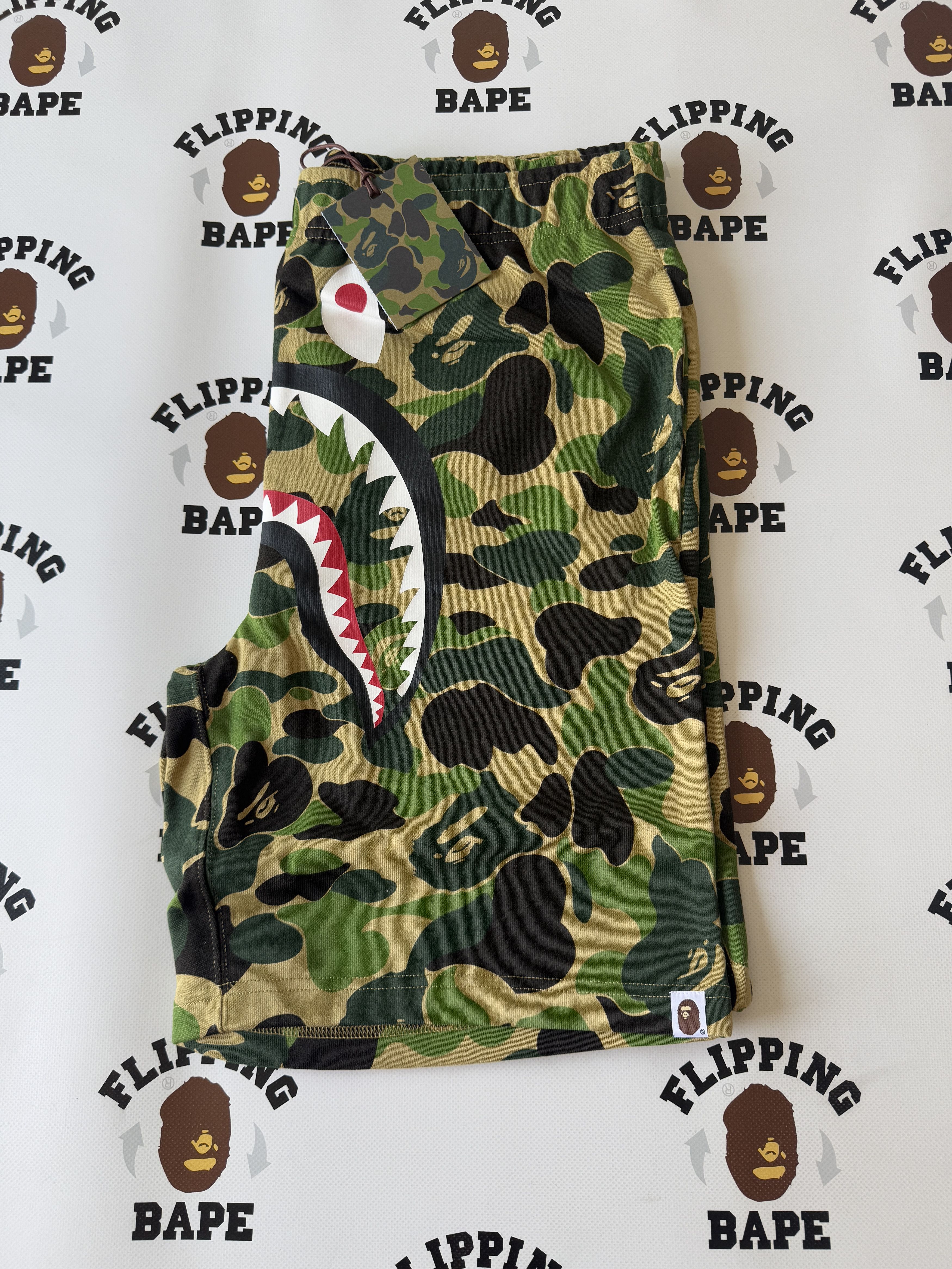 Bape BAPE ABC CAMO SHARK SWEAT SHORTS Size US 34 / EU 50 - 11 Thumbnail