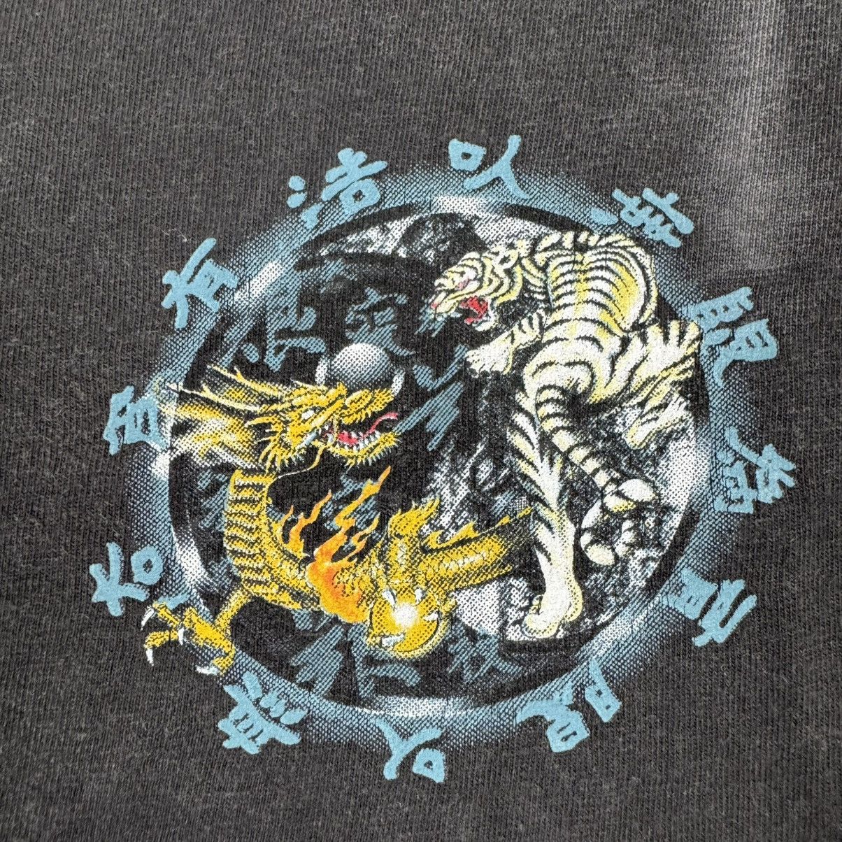 Vintage Vintage Graphic Dragon and White Tiger YIN AND YANG T-shirt Size US L / EU 52-54 / 3 - 9 Thumbnail