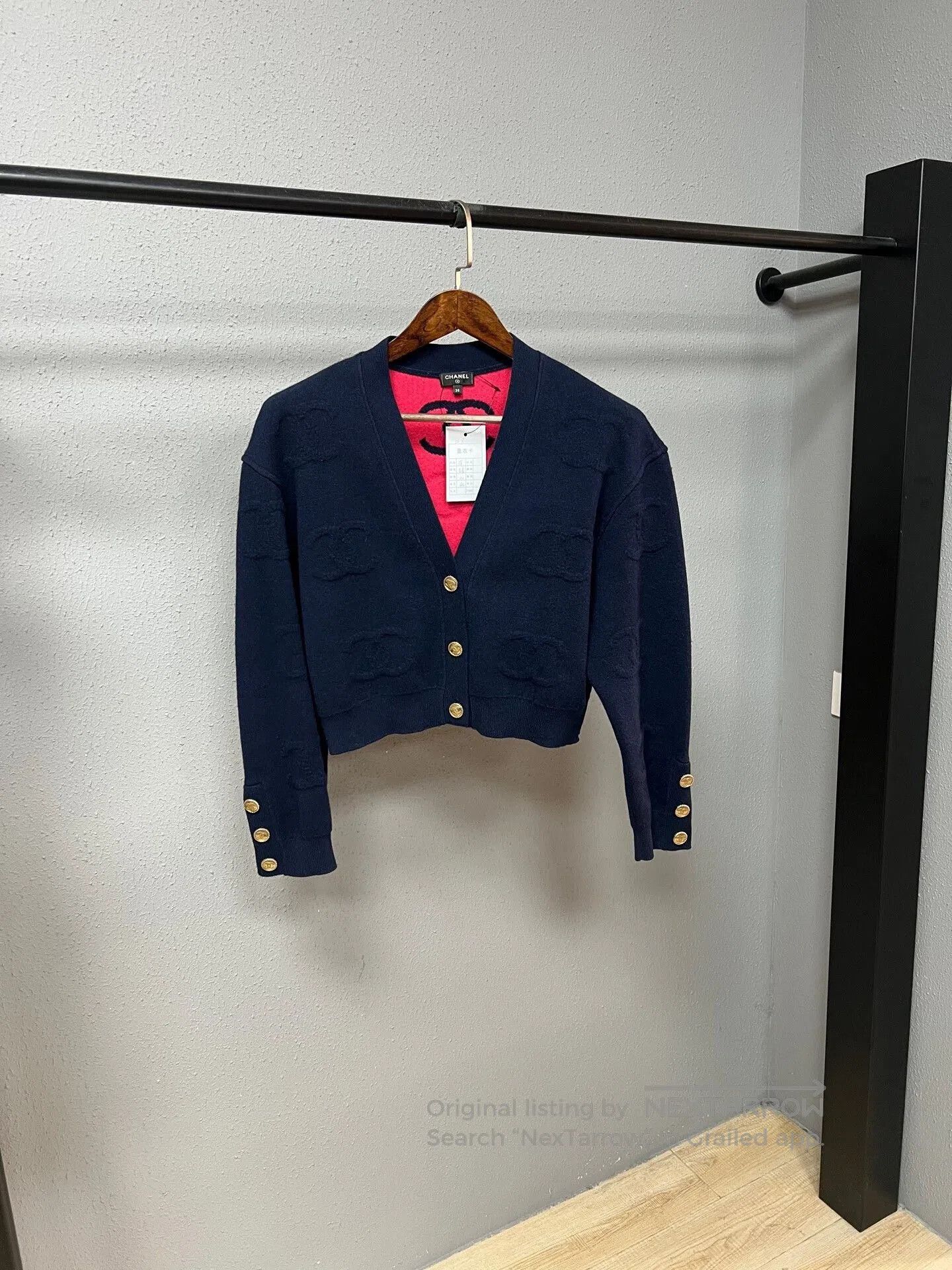 Chanel blue embossed cashmere cardigan by Chanel. Size M / US 6-8 / IT 42-44 - 1 Thumbnail