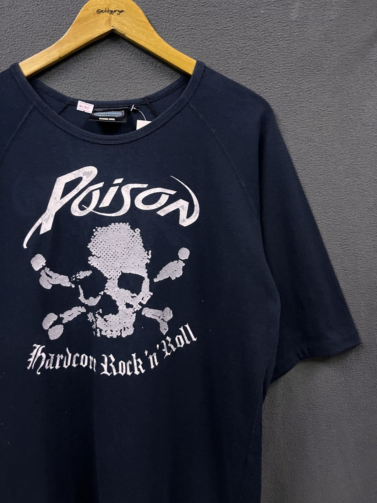 Band Tees VINTAGE 2005 POISON WINTERLAND TAG BAND TSHIRT Size US M / EU 48-50 / 2 - 3 Thumbnail