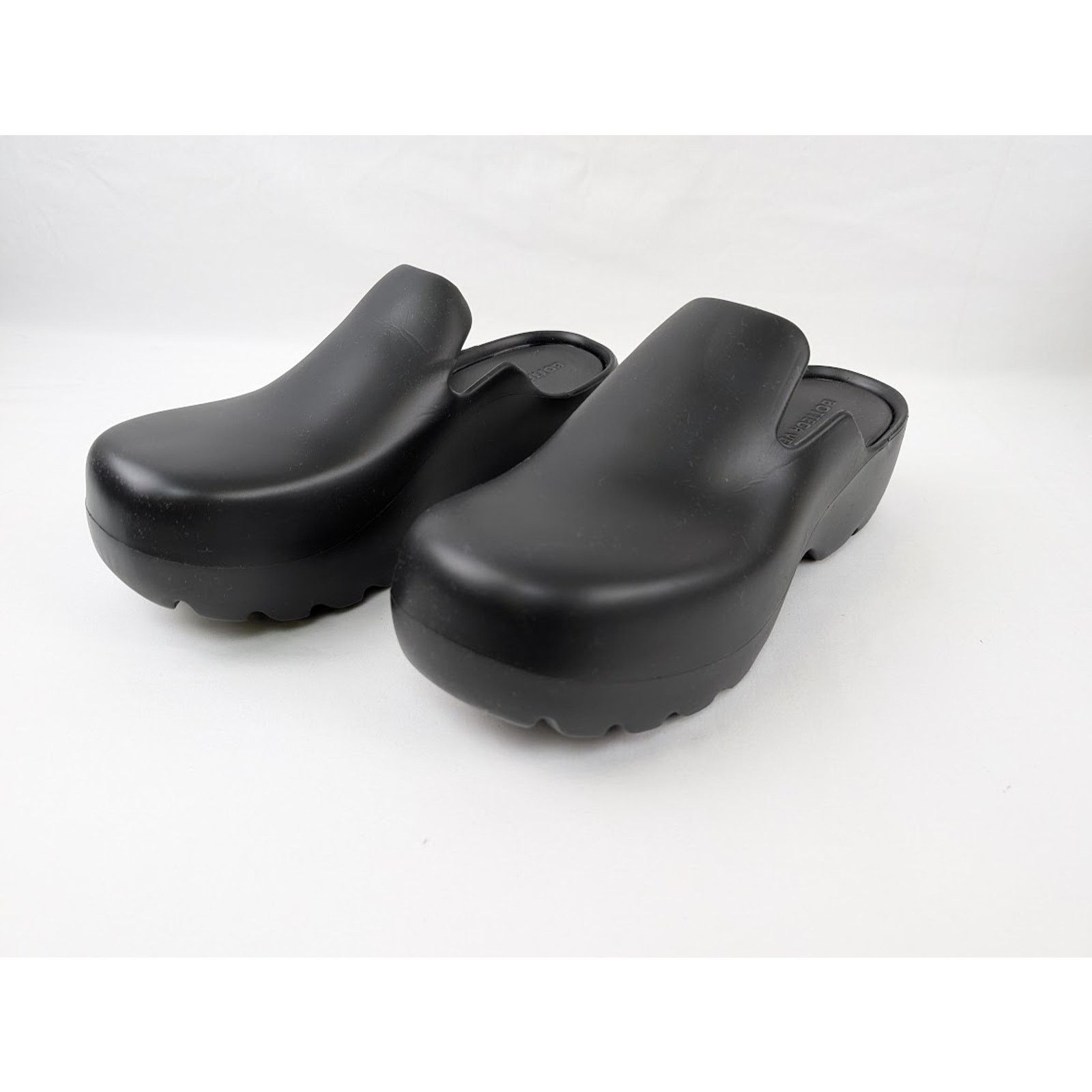 Bottega Veneta o1rshd1 Gel Rubber Flash Slipper in Black Size US 9 / EU 42 - 8 Thumbnail