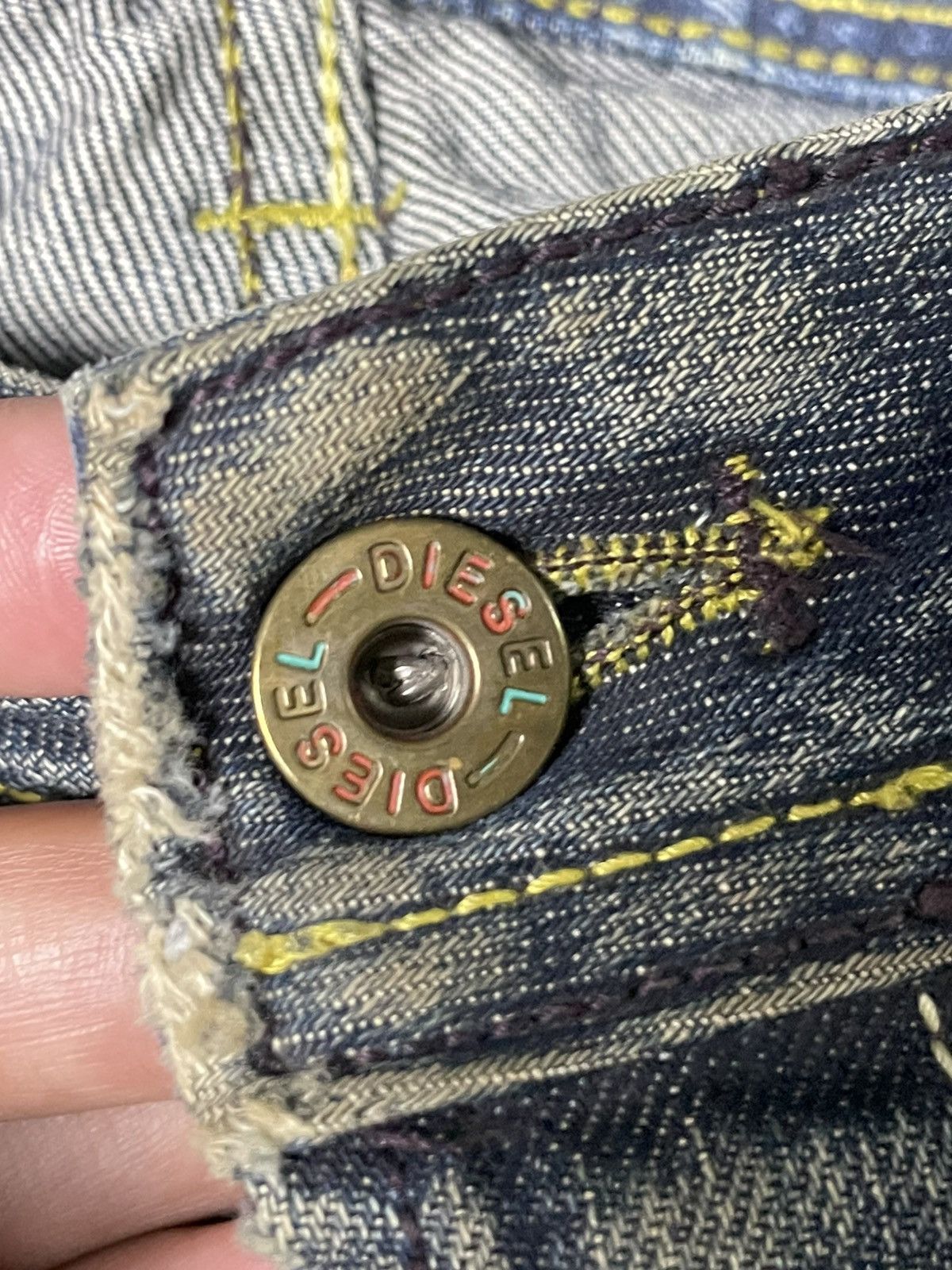 Diesel Vintage DIESEL Straight Cut Distressed Denim (91) Size US 29 - 9 Thumbnail