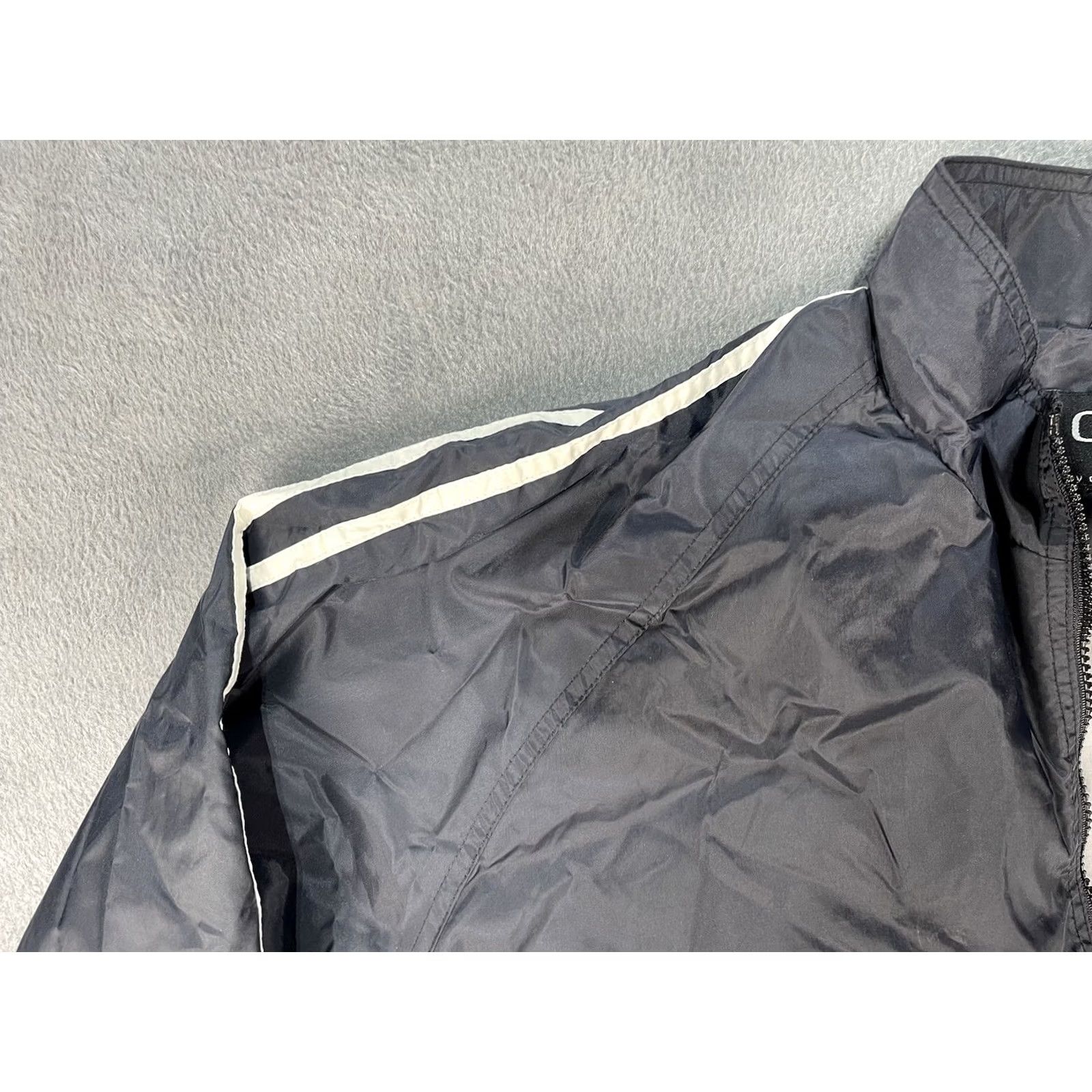 Croft & Barrow VINTAGE Croft & Barrow Windbreaker Jacket Black Zip Up L Adults Hooded Long Sleeve Winter Fall Spring Mens/Womens Size L / US 10 / IT 46 - 6 Thumbnail