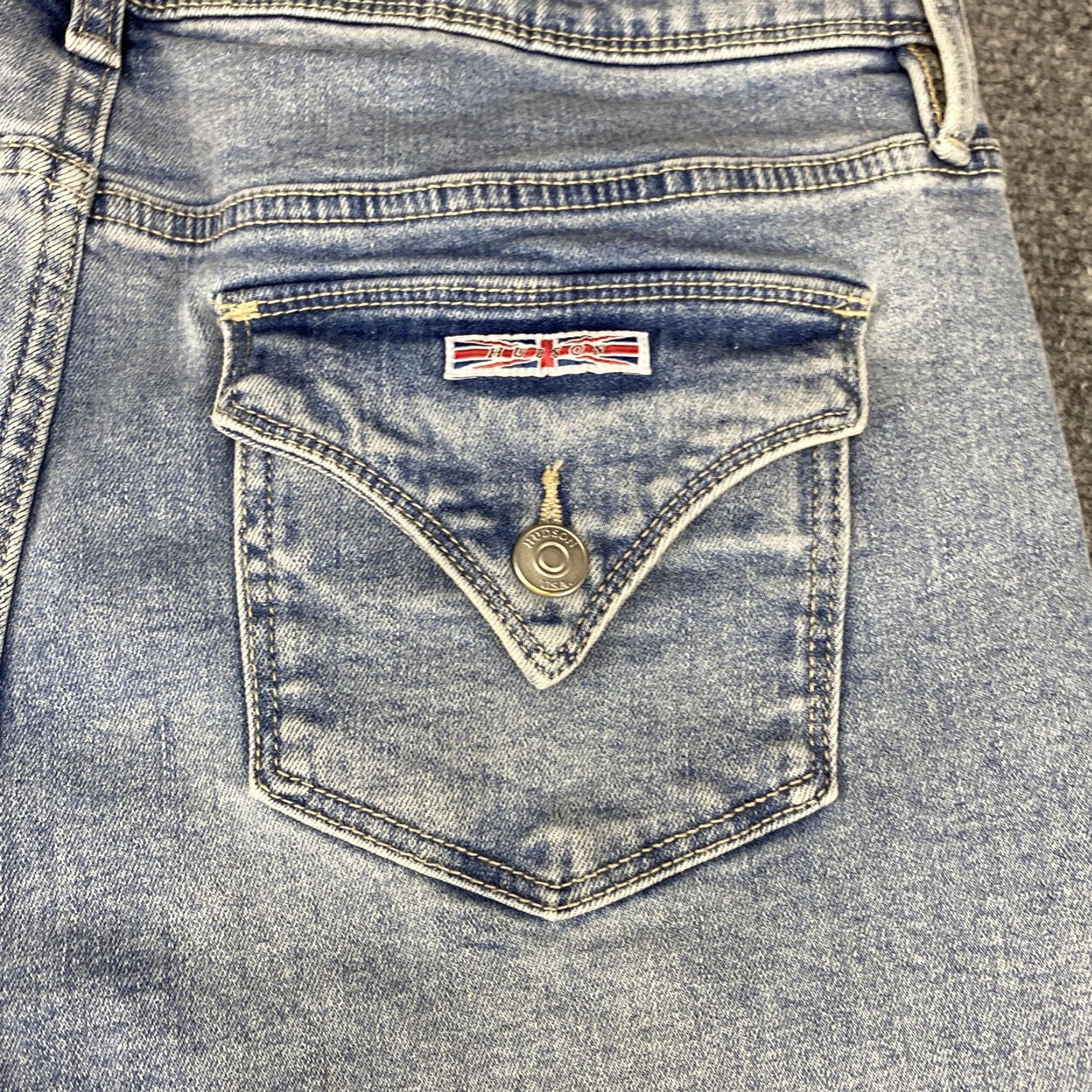 Hudson Hudson Jeans Womens 12 Light Wash Flap Pocket Straight Leg Denim Union Jack Shirt? Size 34" / US 12 / IT 48 - 7 Thumbnail