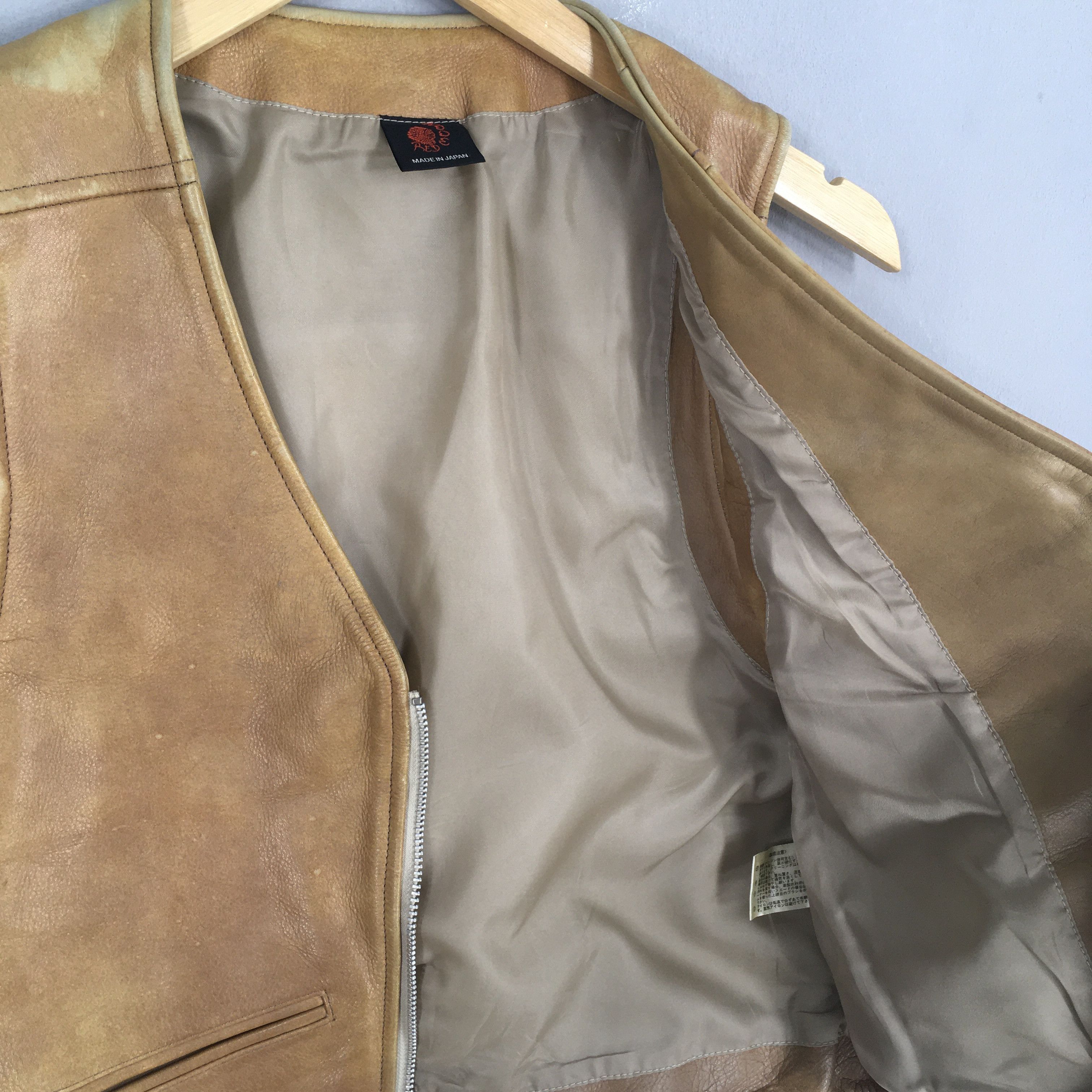 Japanese Brand Vintage Red Moon Leather Vest Jacket Large Size US L / EU 52-54 / 3 - 5 Thumbnail