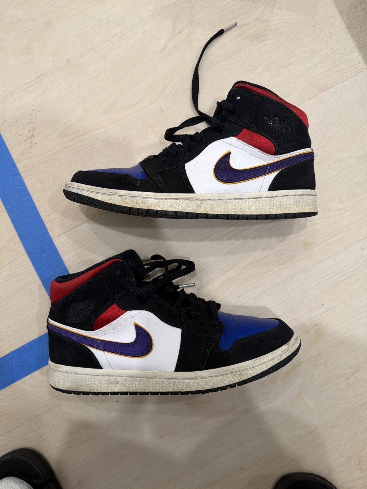 Jordan Brand Air Jordan 1 Mid SE Size US 8 / EU 41 - 1 Thumbnail