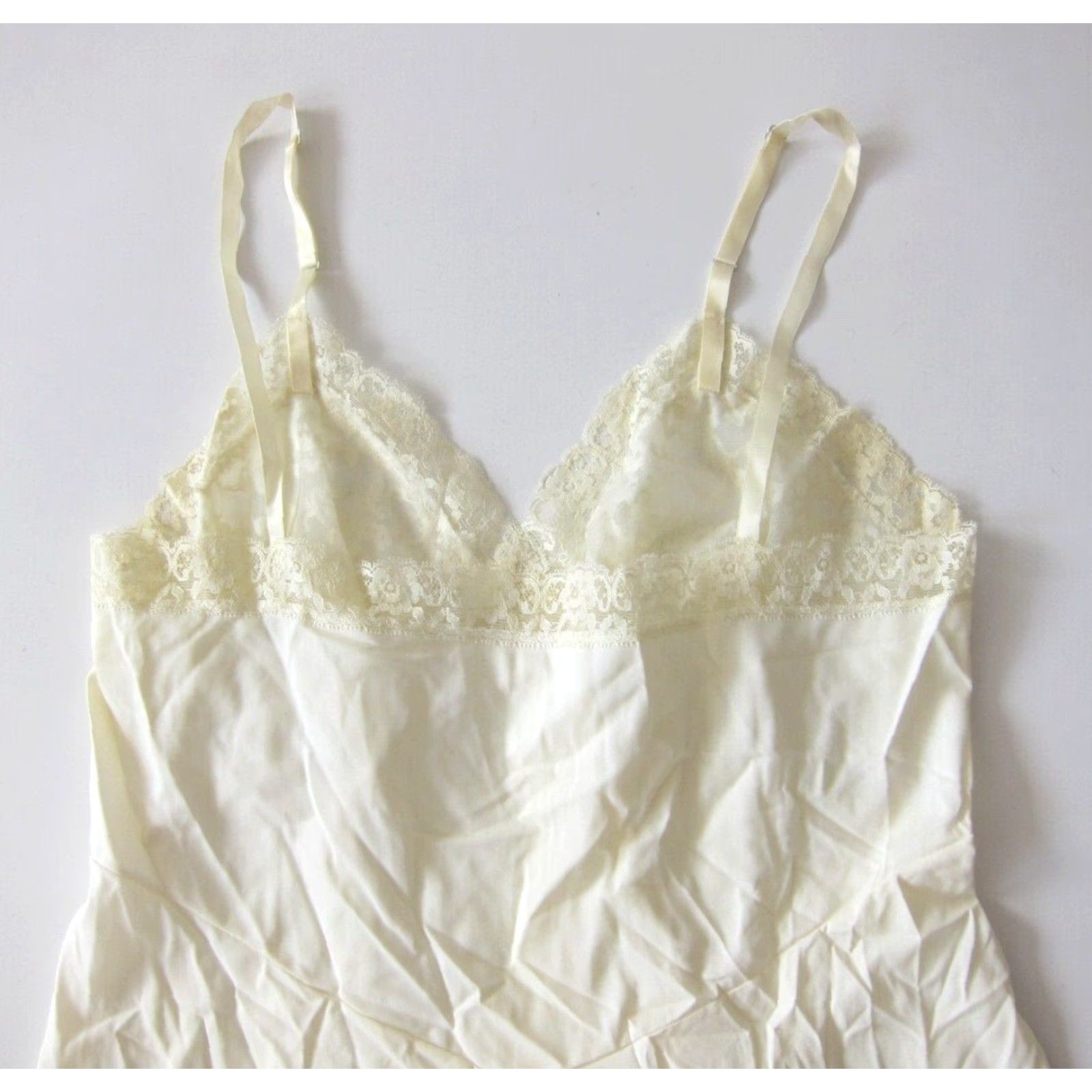 Vintage VINTAGE Van Raalte Nylon Ivory Lace Satin Slip Dress Nightgown Women 38 M-Large Size L / US 10 / IT 46 - 7 Thumbnail