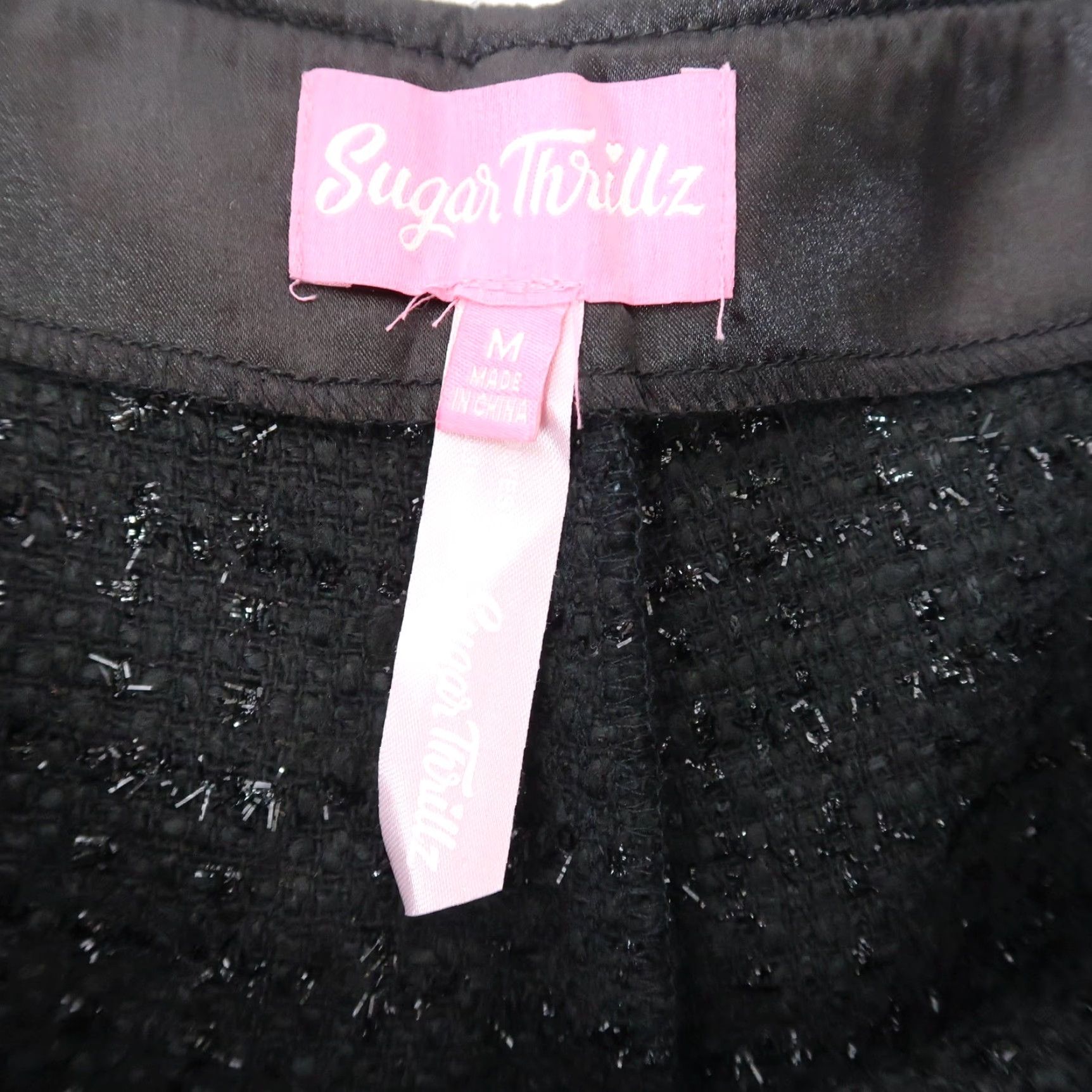 Vintage Sugar Thrillz Moments of Chic Tweed Shorts Black w/ Pearl Trim M Women Regular High Rise Party/Cocktail Casual 2 in inseam Size 32" / US 10 / IT 46 - 4 Thumbnail