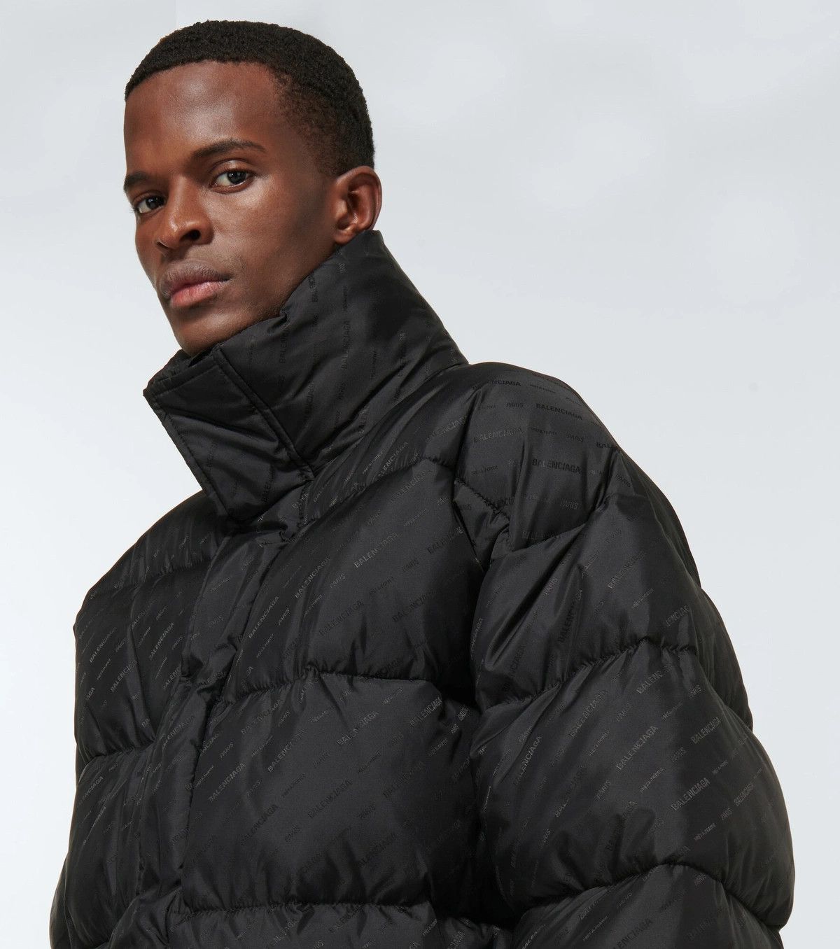Balenciaga o1tr1nto0126 Allover Logo BB Puffer Jacket in Black Size US M / EU 48-50 / 2 - 2 Thumbnail