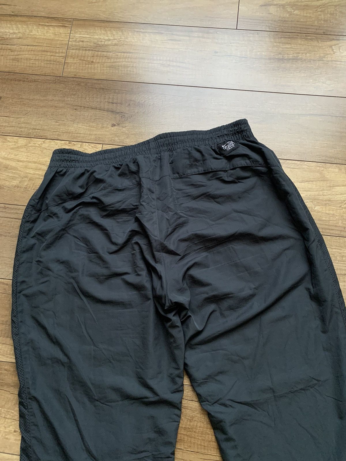 Vintage Nike Nylon Track Pants Vintage Y2K Logo Swoosh Size US 36 / EU 52 - 6 Thumbnail