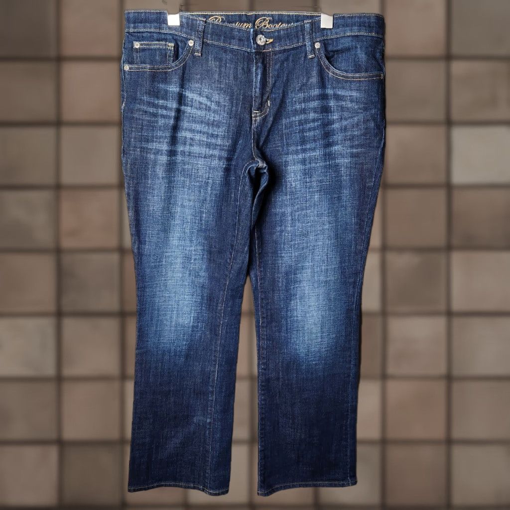 Gap Gap Jeans Premium Dark Wash Denim Low Rise Bootcut 14/32 Womens Regular 5-Pocket Blue Size 36" / US 14 / IT 50 - 1 Thumbnail