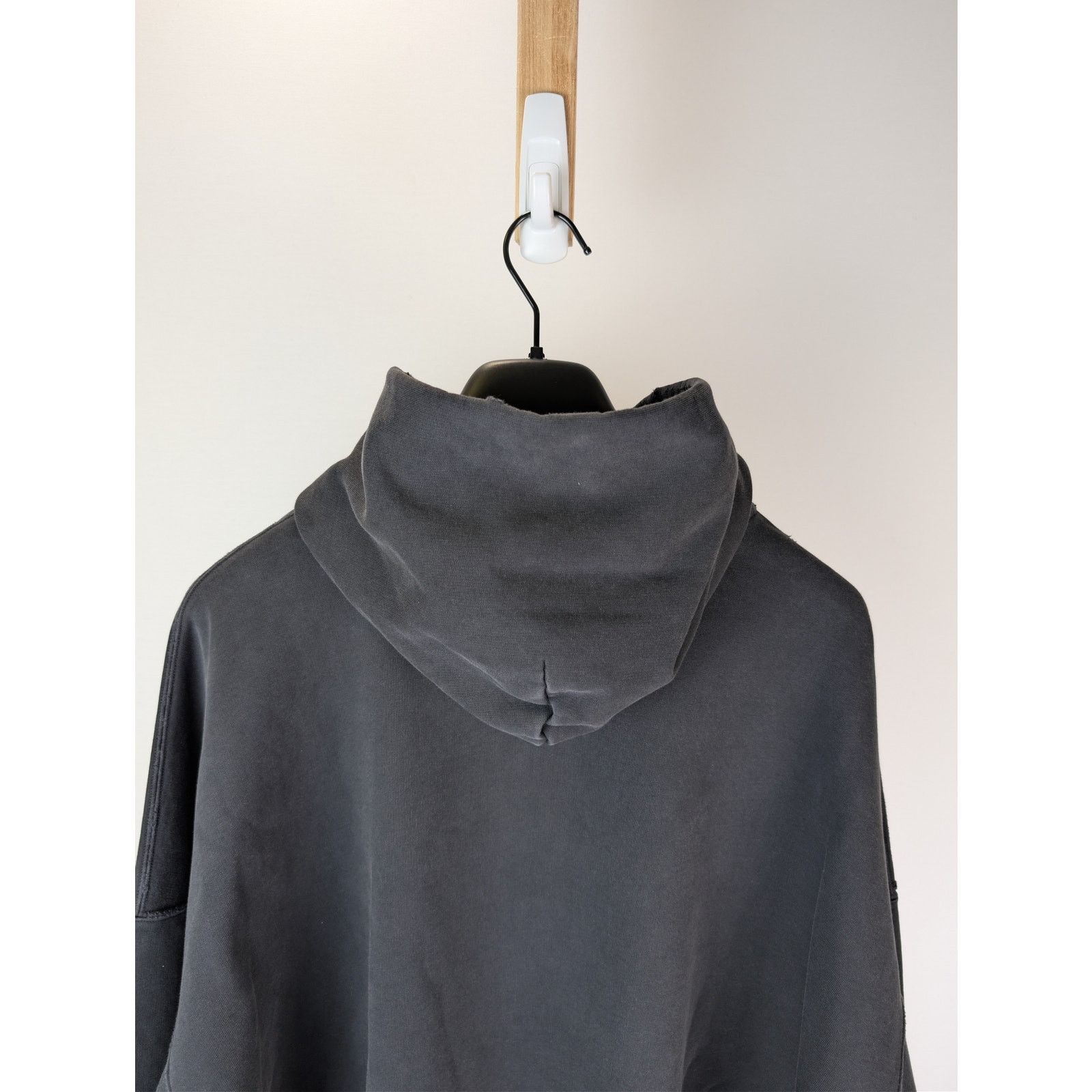 Balenciaga o1rshd1 Wavy Logo Large Fit Hoodie in Faded Wash Black Size US M / EU 48-50 / 2 - 15 Thumbnail