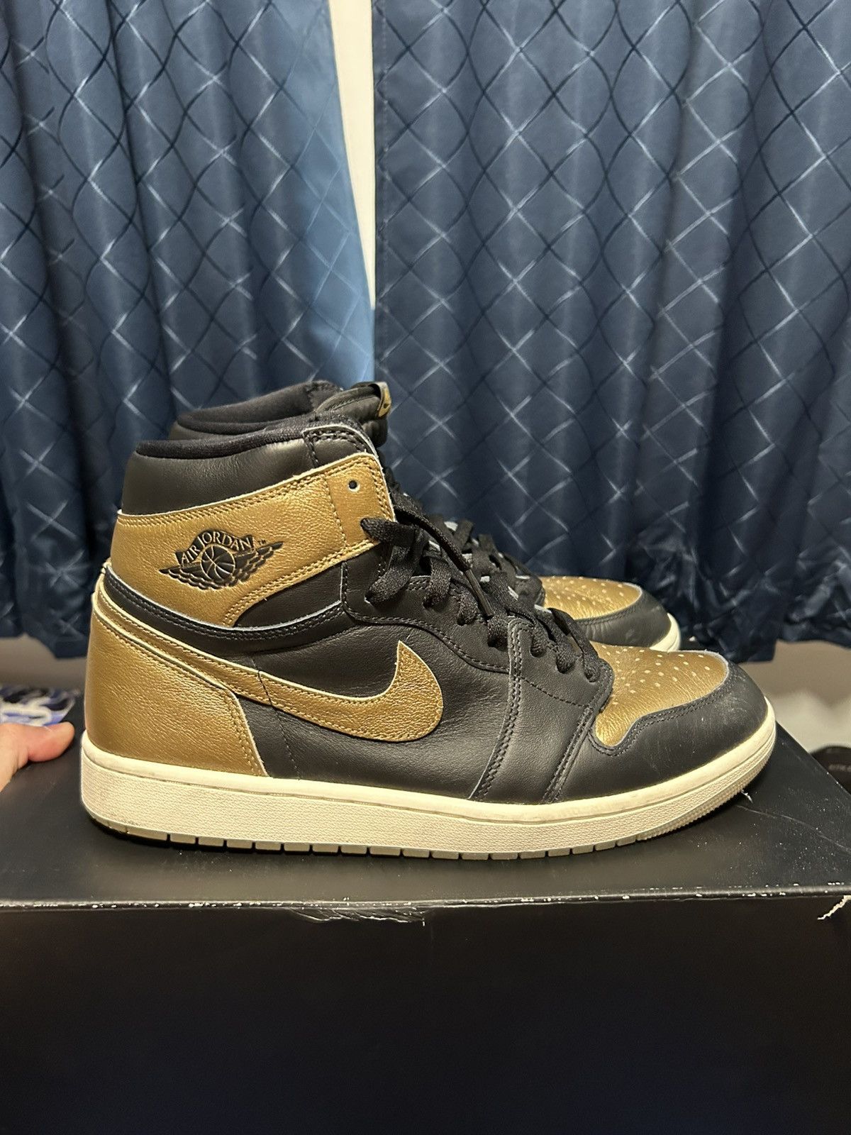Black metallic 1s