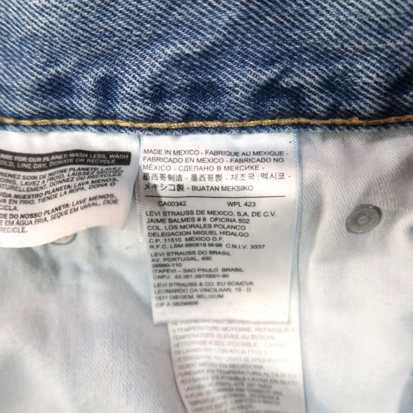 Levi's VINTAGE Levi's 550 Jeans Men 38x34 Blue Distressed Relaxed Straight Denim 5-Pocket Zip Vintage Men Jeans Blue Distressed 38x34 Levi's 550 Size US 38 / EU 54 - 4 Thumbnail