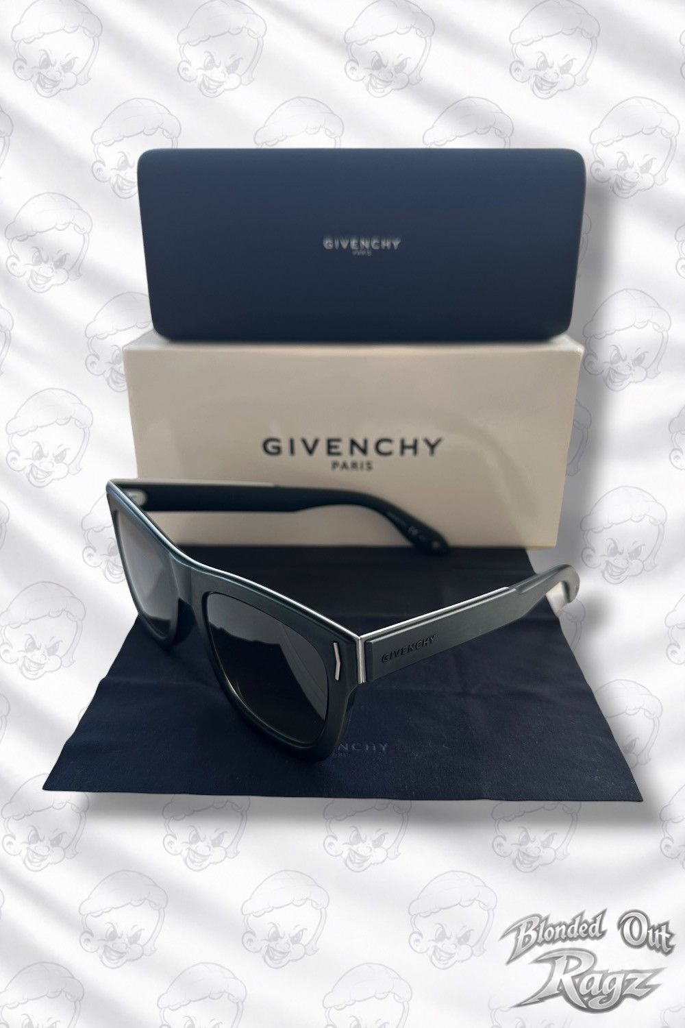 Givenchy Givenchy 7016/S Mat Black Square Logo Sunglasses  display picture 2