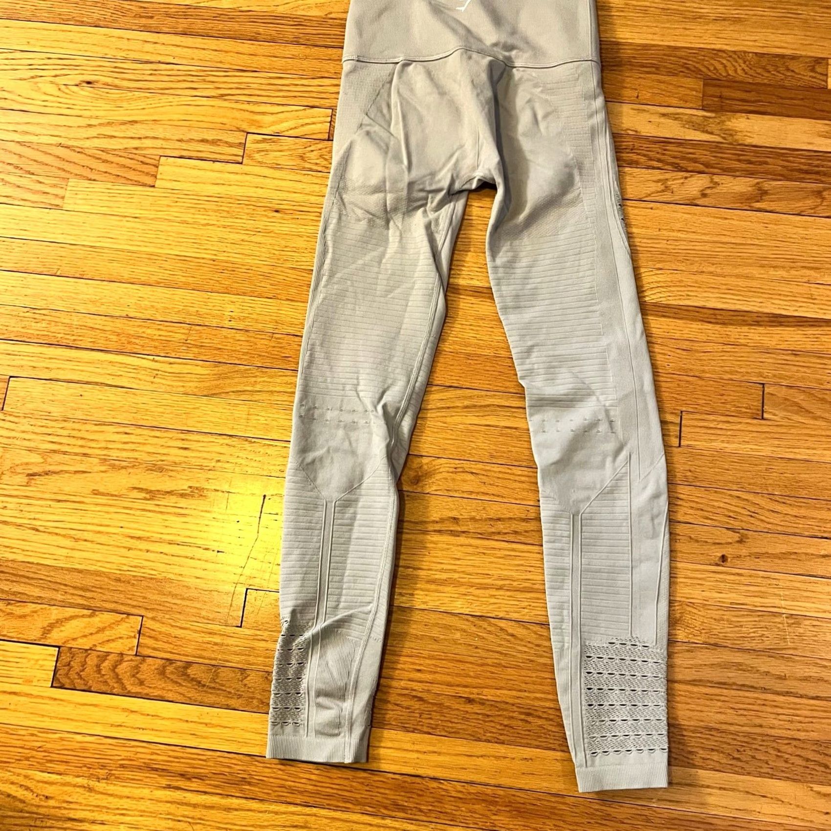 Gymshark Gymshark Leggings Womens Small Gray Seamless Lasercut Pants S Regular Cropped Womens Size 28" / US 6 / IT 42 - 4 Thumbnail