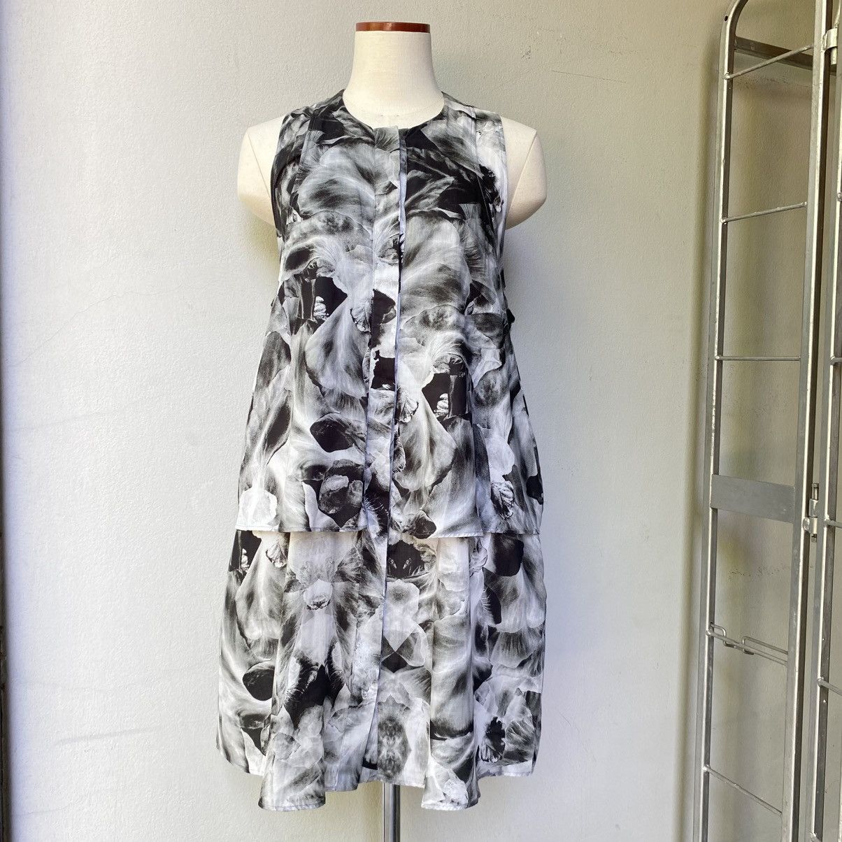 Alexander McQueen ALEXANDER MQUEEN Black & White Abstract Sleeveless Dress Size XS / US 0-2 / IT 36-38 - 13 Thumbnail