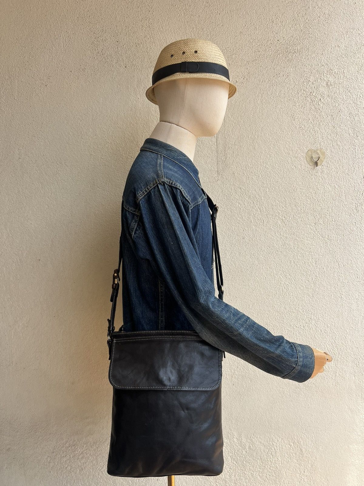 Leather Indeed Per Tutti Japan Black Patina Leather Bag Sling Size ONE SIZE - 2 Thumbnail
