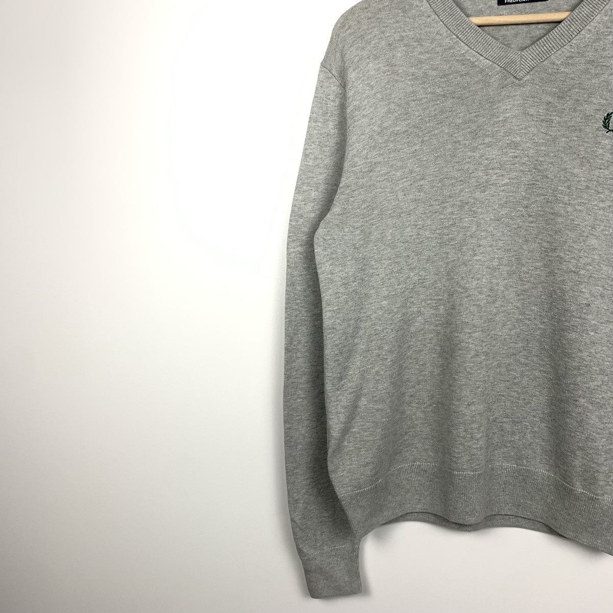 Fred Perry Fred Perry V-Neck Sweater luxury designer logo Size US S / EU 44-46 / 1 - 4 Thumbnail