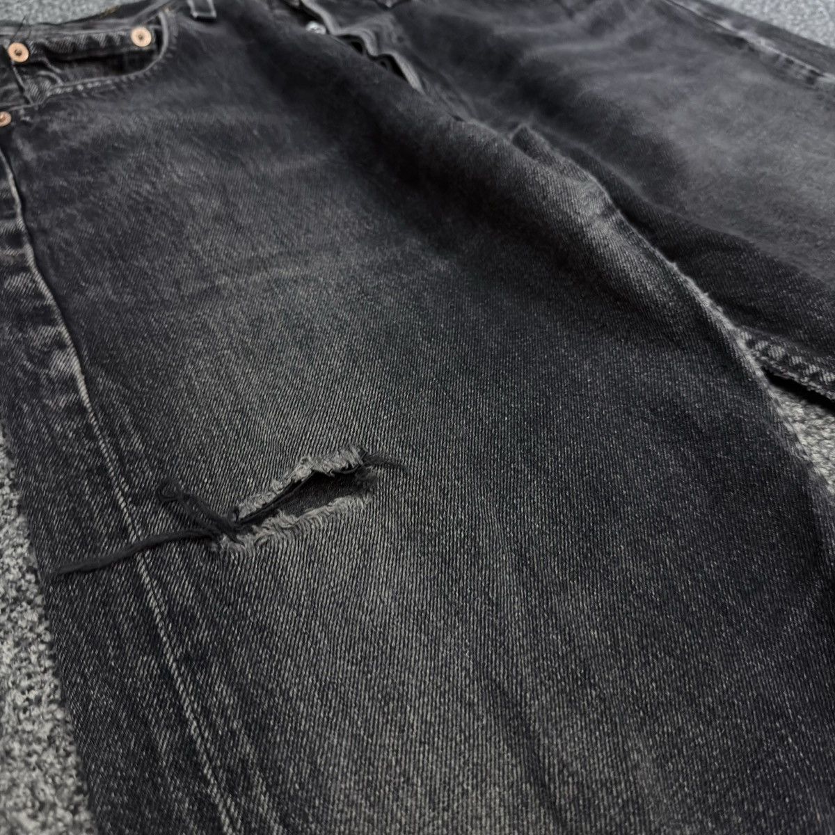 Le Grande Bleu (L.G.B.) Vintage 90s Y2K Levis 501 Black Sun Faded Denim HG LGB Style Size US 31 - 6 Thumbnail