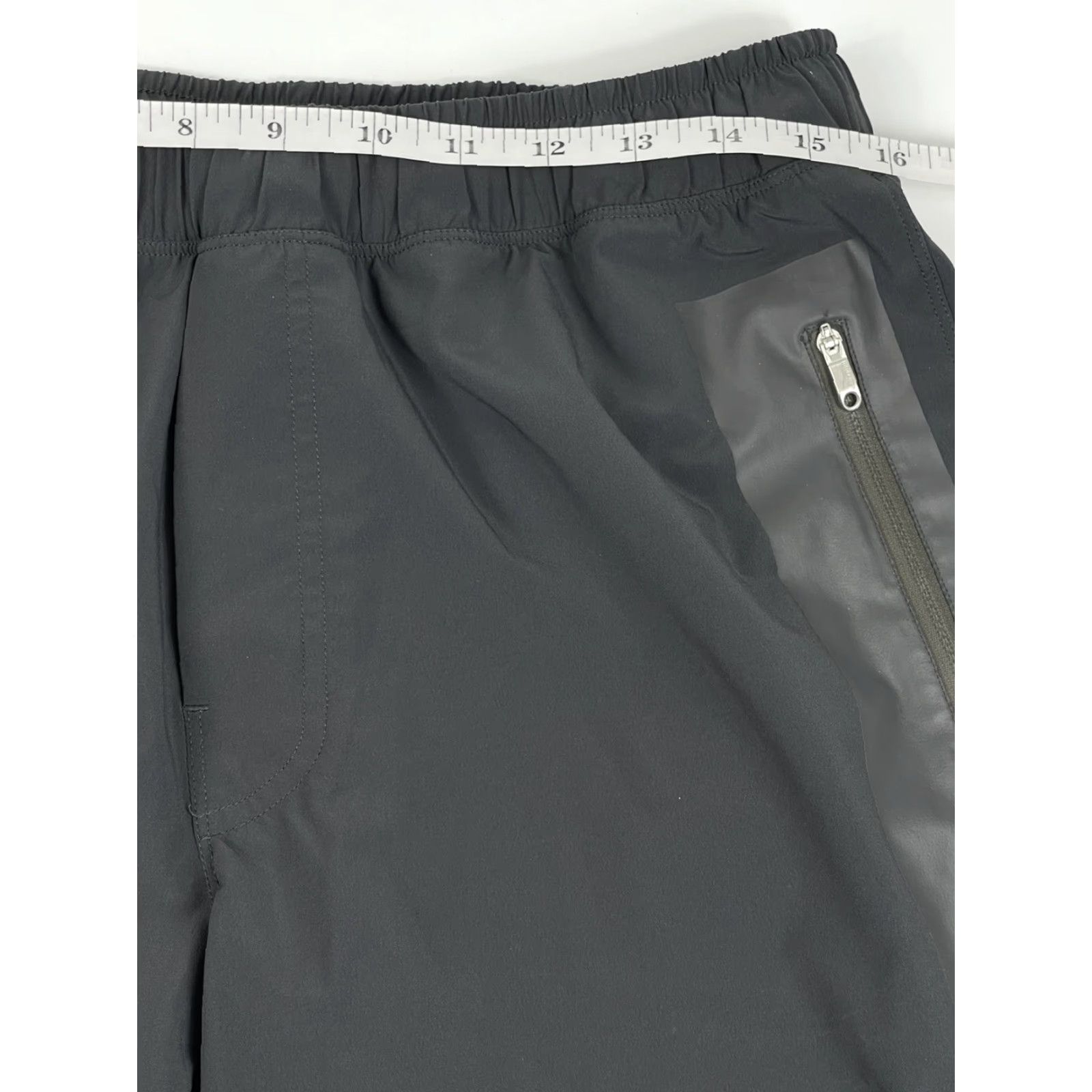 Lululemon LULULEMON Mens Shorts Size 36 Gray Stretch Gym Casual Zip Pockets Regular Fit Size US 36 / EU 52 - 4 Thumbnail