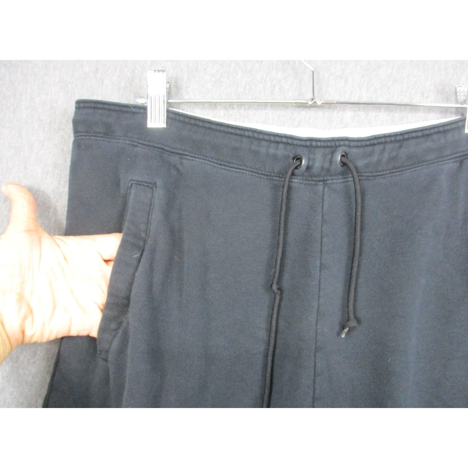 Nike Nike Sweatpants Mens M Black Joggers Fleece Cuffed AA1553-010 Swoosh Logo Pockets Drawstring Elastic Waist 29in Inseam Size US 31 - 3 Thumbnail
