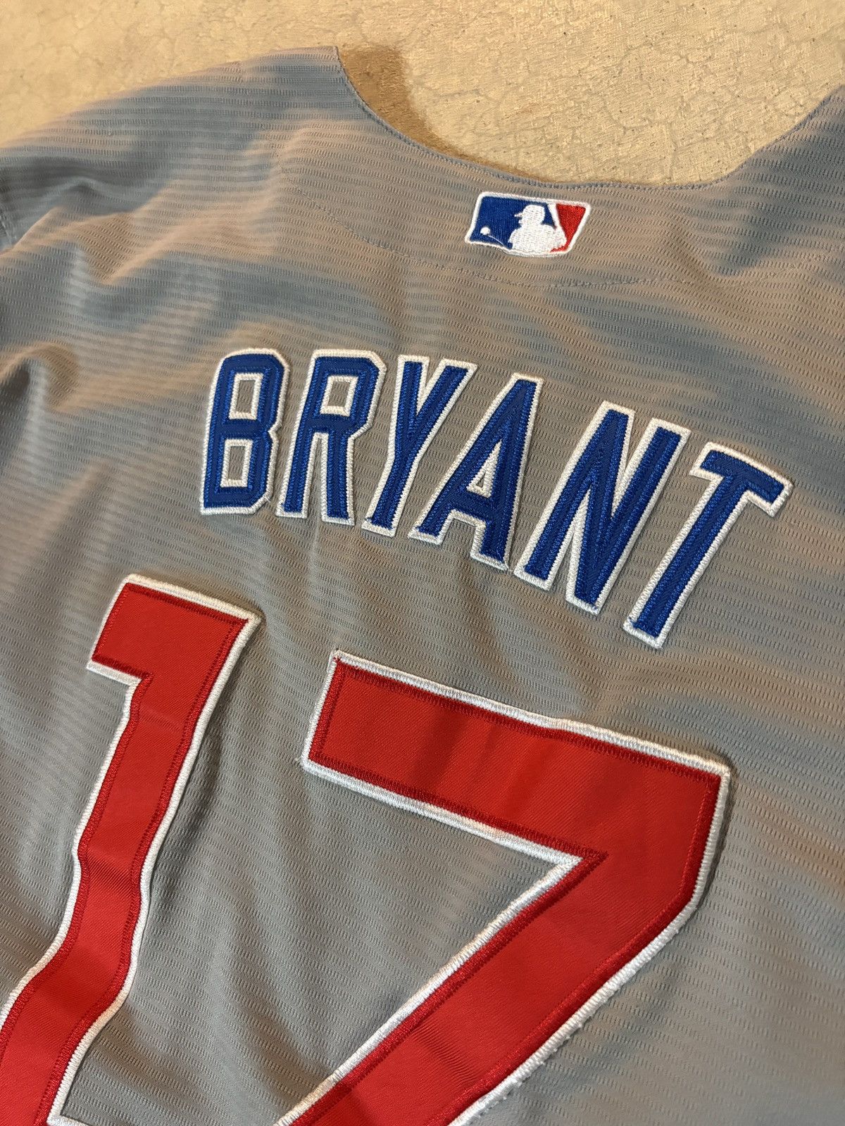 Majestic Chicago Cubs Kris Bryant #17 Majestic Away Jersey Gray Med Size US M / EU 48-50 / 2 - 6 Thumbnail