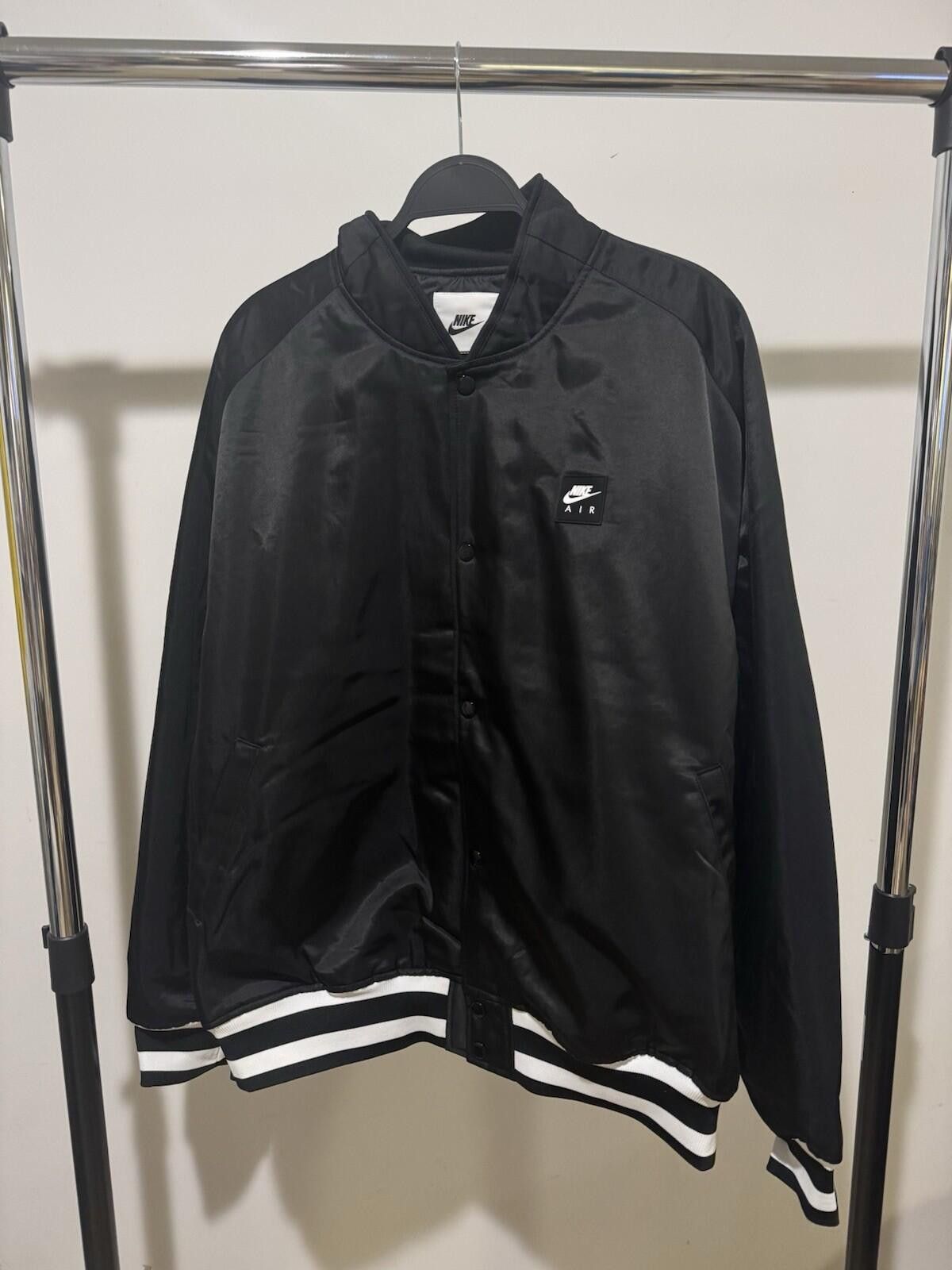 Nike NWT Nike Air Varsity Therma-Fit Bomber Jacket HJ0301-010 Size US L / EU 52-54 / 3 - 1 Thumbnail