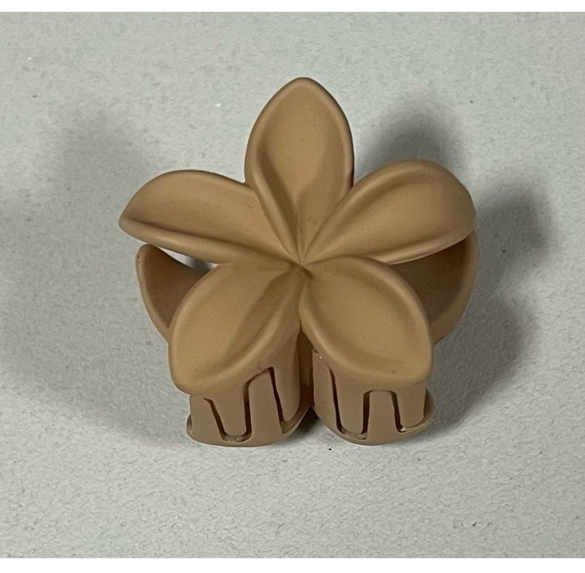 Japanese Brand × Vintage Tan Beige Brown Hibiscus Flower Claw Hair Clip Accessory 🌺✨ Size ONE SIZE - 3 Thumbnail