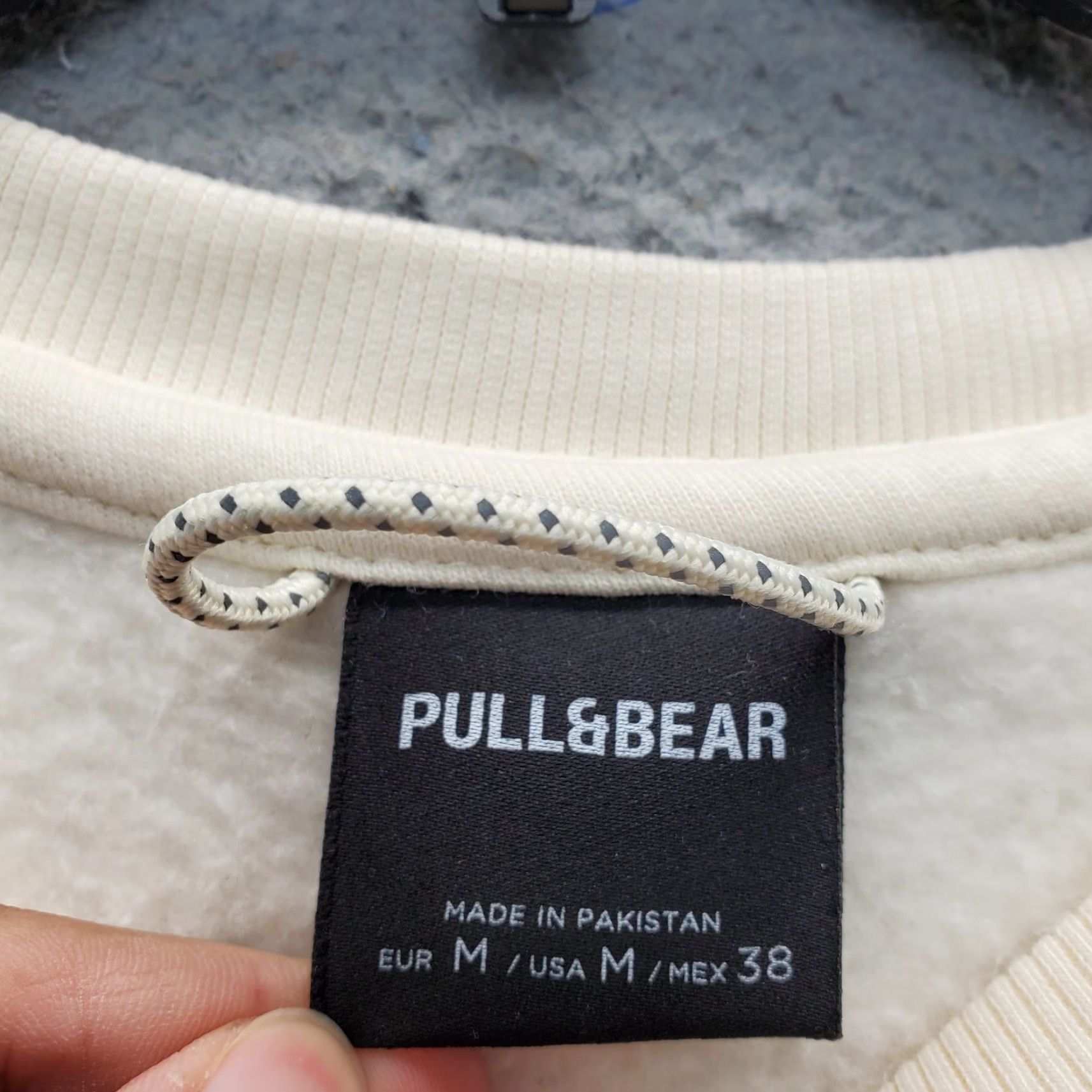 Vintage Pull&Bear Mens Sweatshirt Pullover Long Sleeve Cotton Tan Fleece Lined Crew Neck M Size US M / EU 48-50 / 2 - 5 Thumbnail