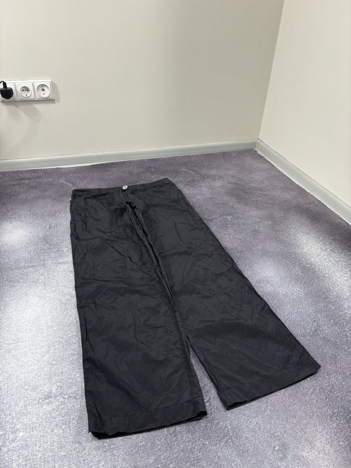 Versace Vintage Versace Sport Women’s Rare Black Baggy Nylon Pants Size 32" / US 10 / IT 46 - 12 Thumbnail