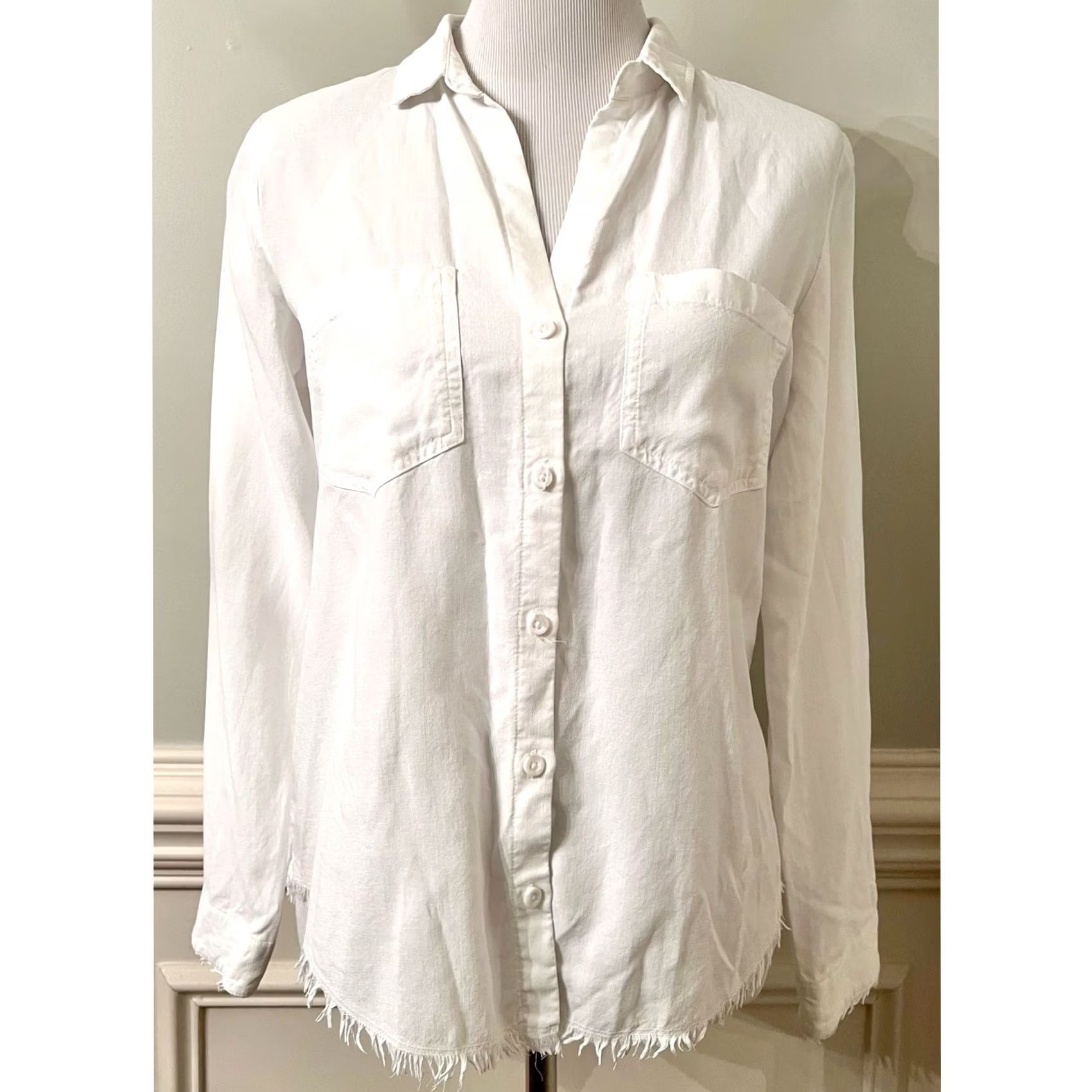 Anthropologie CLOTH & STONE Anthropologie White Button Up Top Tencel Fray Hem Long Sleeve XS Shirt Women XS White Button-Up Lyocell Size XS / US 0-2 / IT 36-38 - 2 Thumbnail