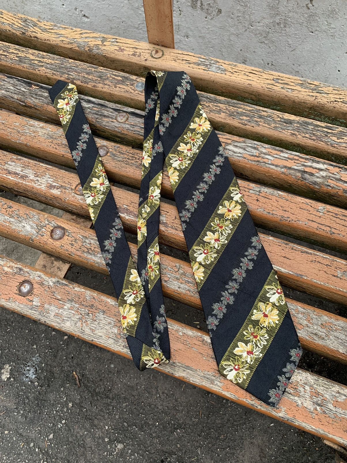 kenzo tie clip