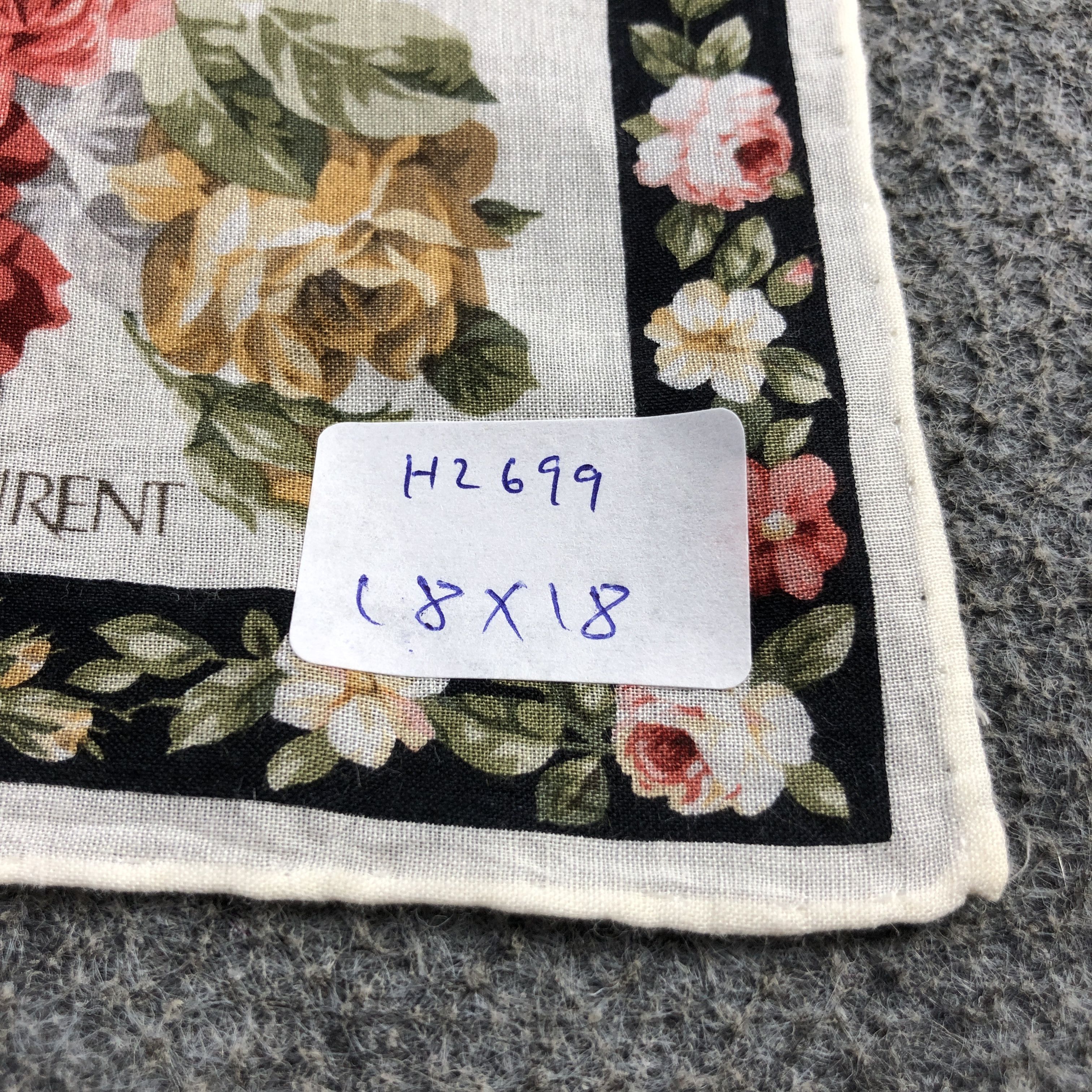 Yves Saint Laurent Yves Saint Laurent Handkerchief Neckerchief Bandana H2699 Size ONE SIZE - 6 Thumbnail