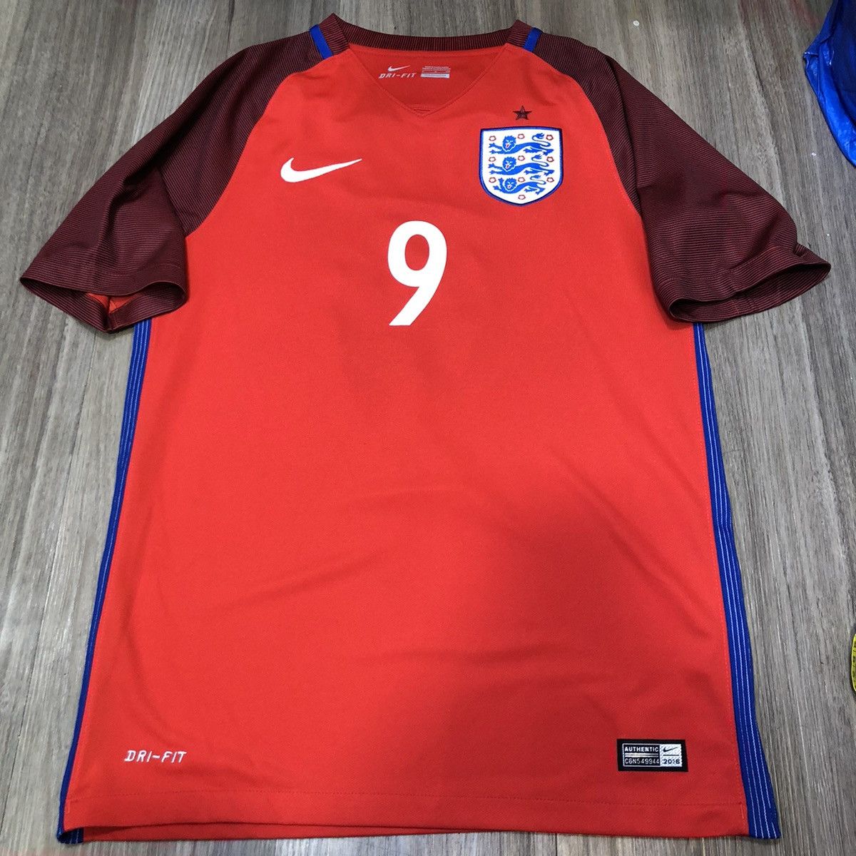 Nike England 16/17 away shirt #9 Kane Size US S / EU 44-46 / 1 - 1 Thumbnail