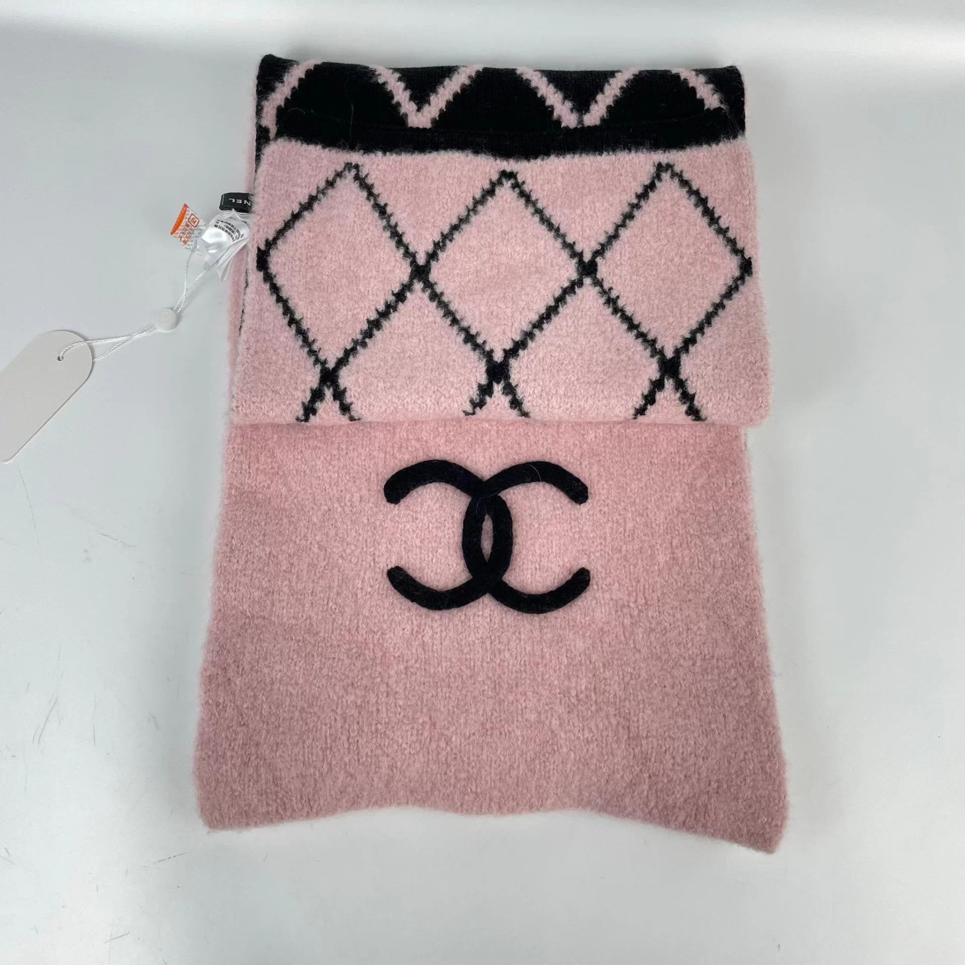 Chanel Chanel Cashmere Scarf Black & Pink Colorblock Double C Size ONE SIZE - 3 Thumbnail