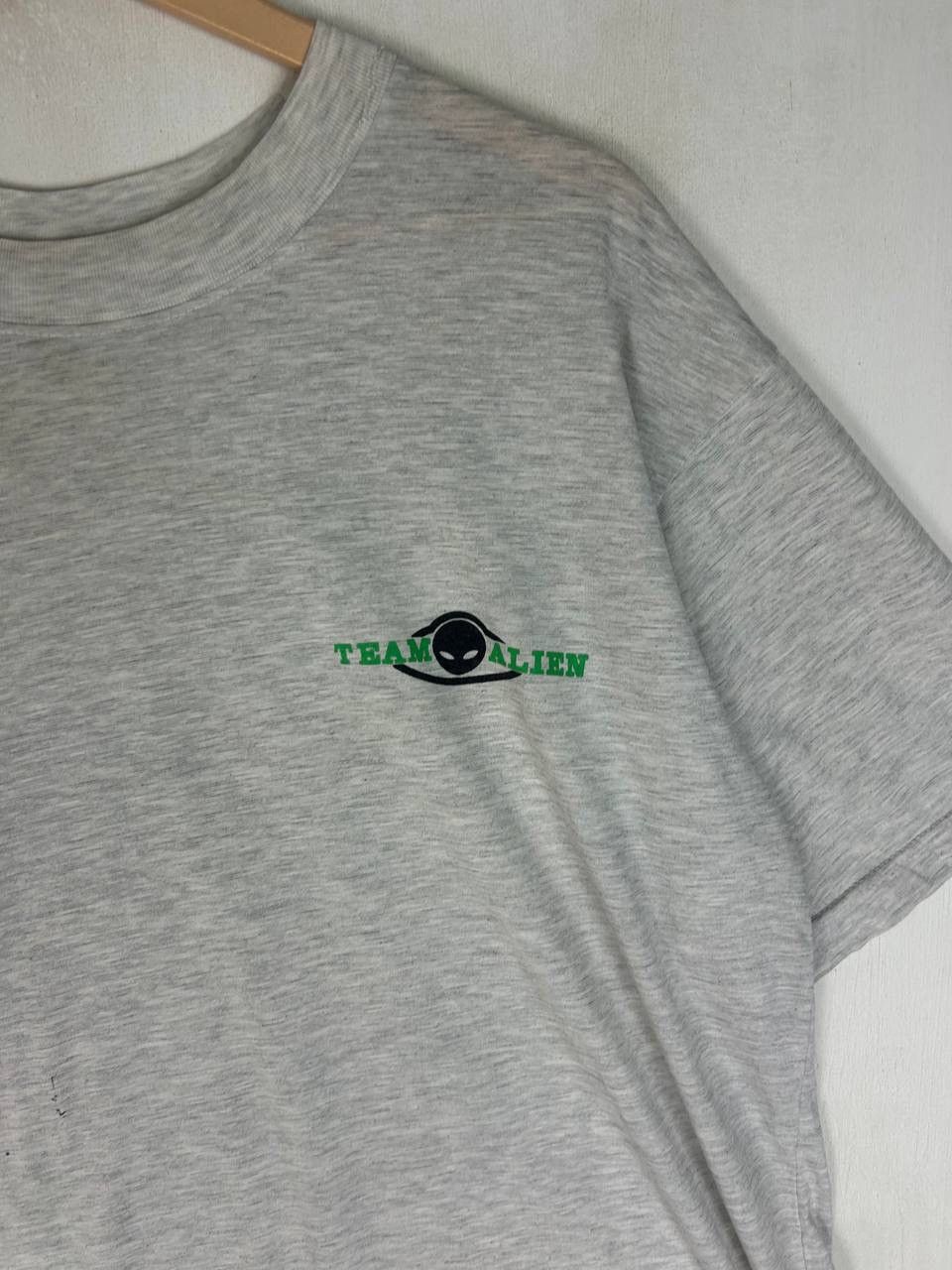 Vintage 90s Alien Team T-Shirt – Sci-Fi Graphic