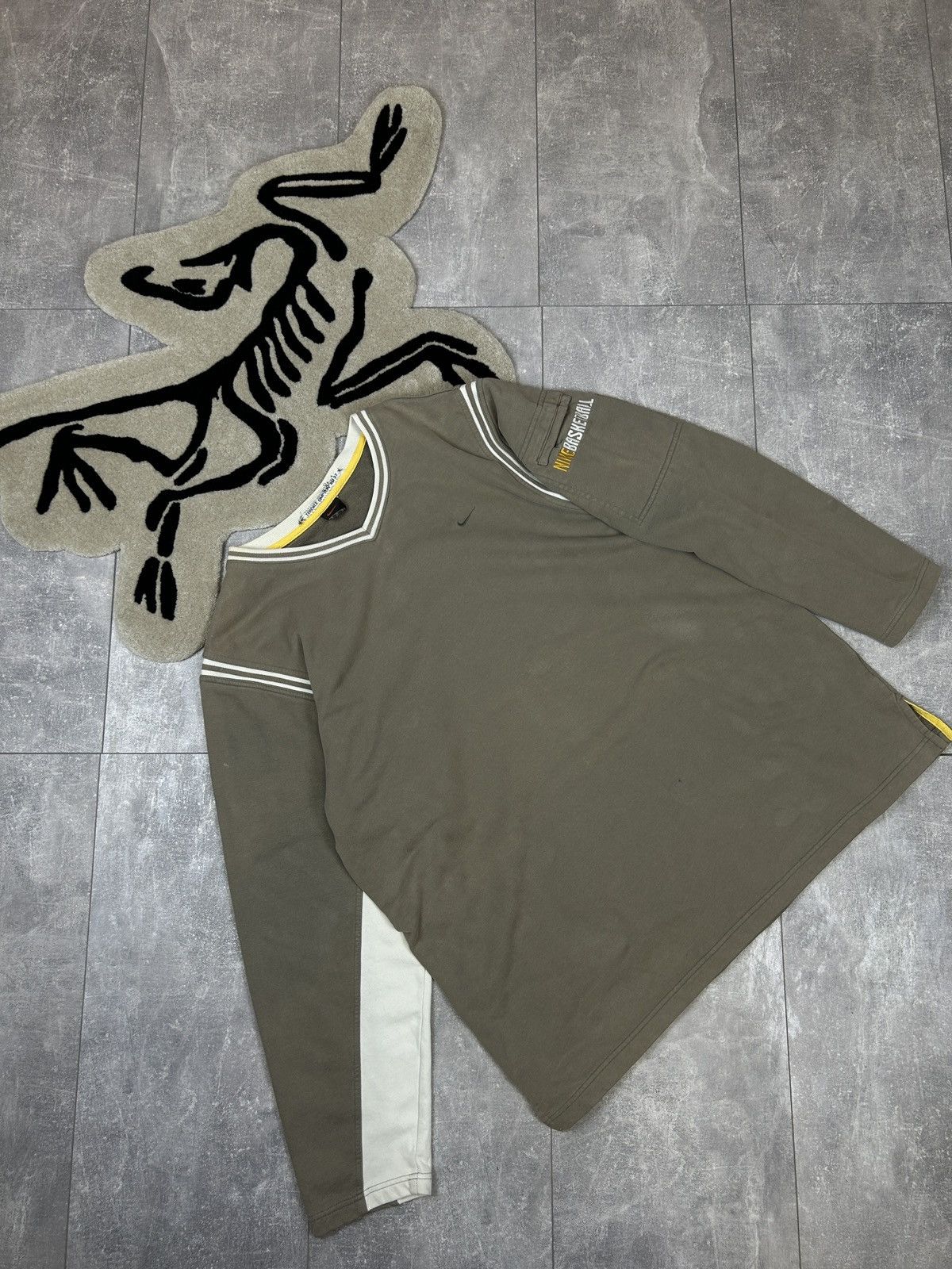 Nike Mens Vintage Nike Basketball Sweatshirt basic swoosh brown Size US XL / EU 56 / 4 - 2 Thumbnail