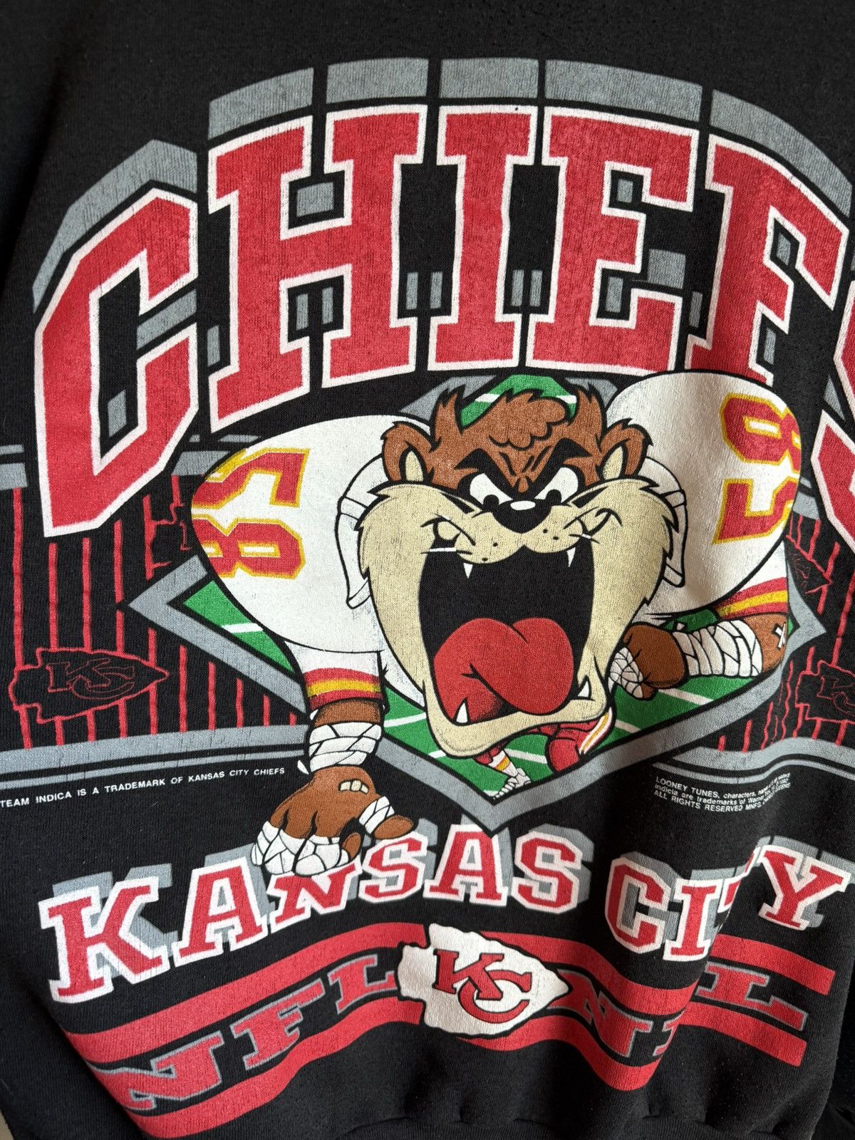 Warner Bros Rare vintage 1992 KC Kansas City Chiefs Taz sweatshirt Size US XL / EU 56 / 4 - 2 Thumbnail