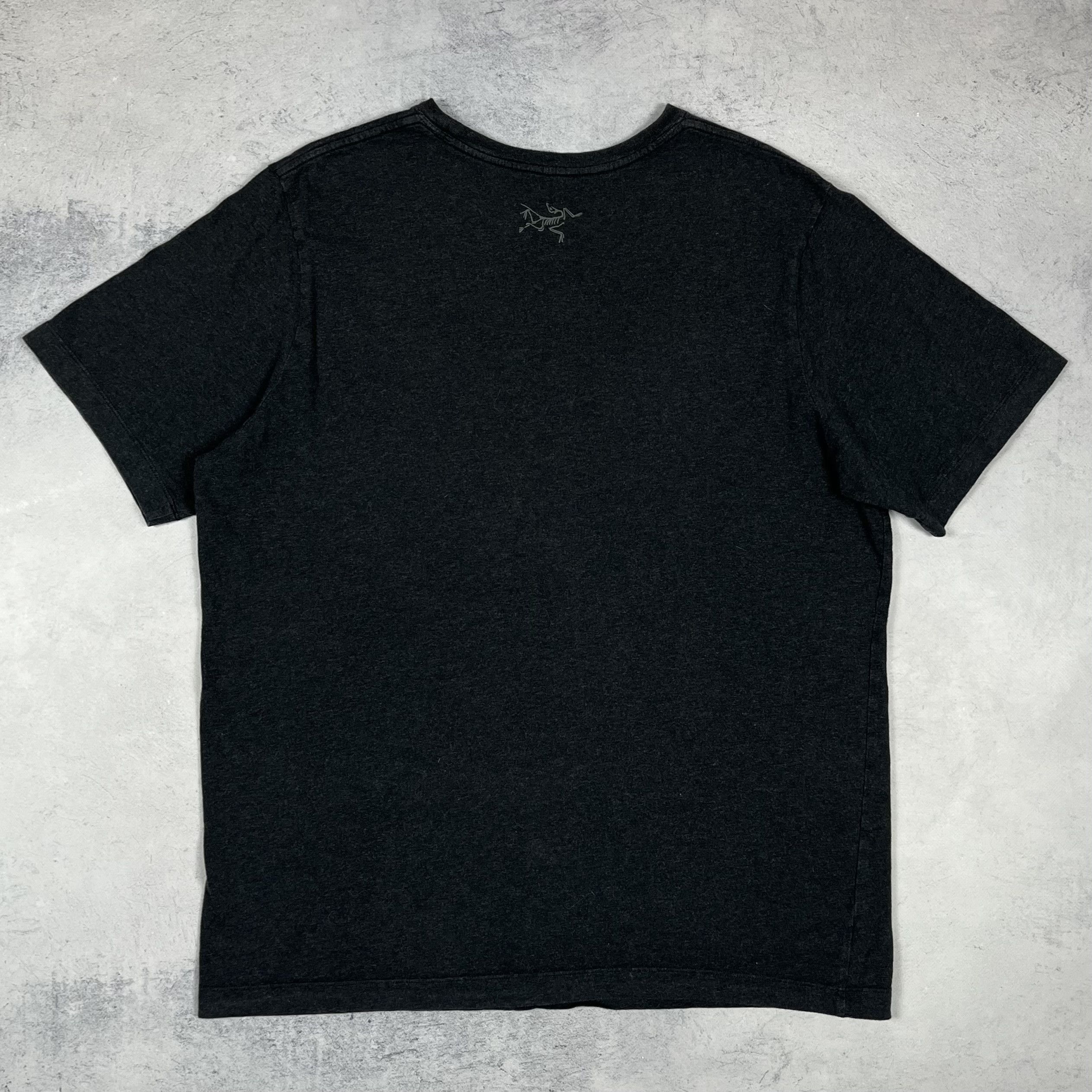 Arc'teryx Arc'teryx Big Logo Macro T Shirt Size US L / EU 52-54 / 3 - 10 Thumbnail
