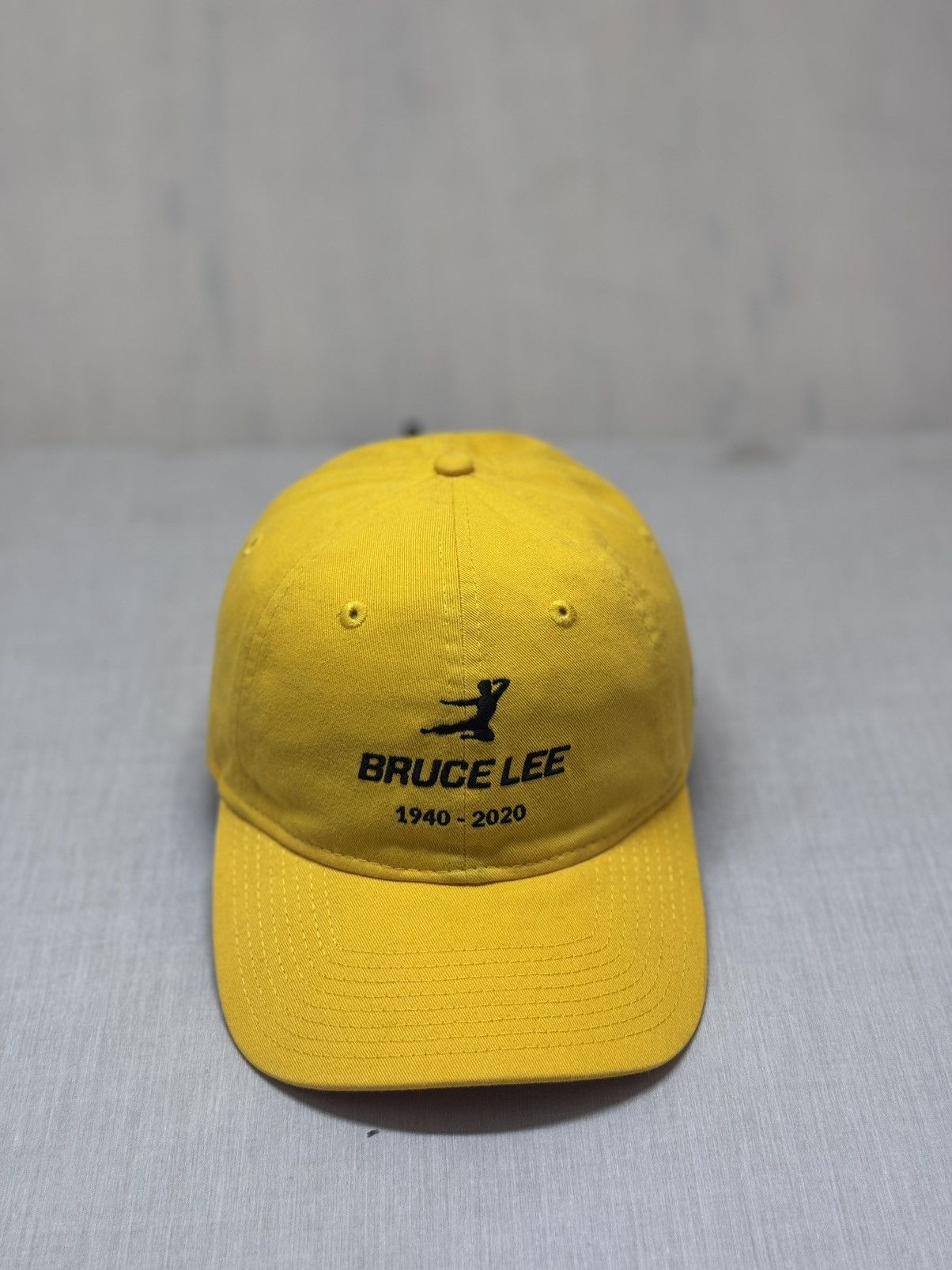 New Era yellow baseball cap featuring a Bruce Lee 1940s Size ONE SIZE - 1 Thumbnail